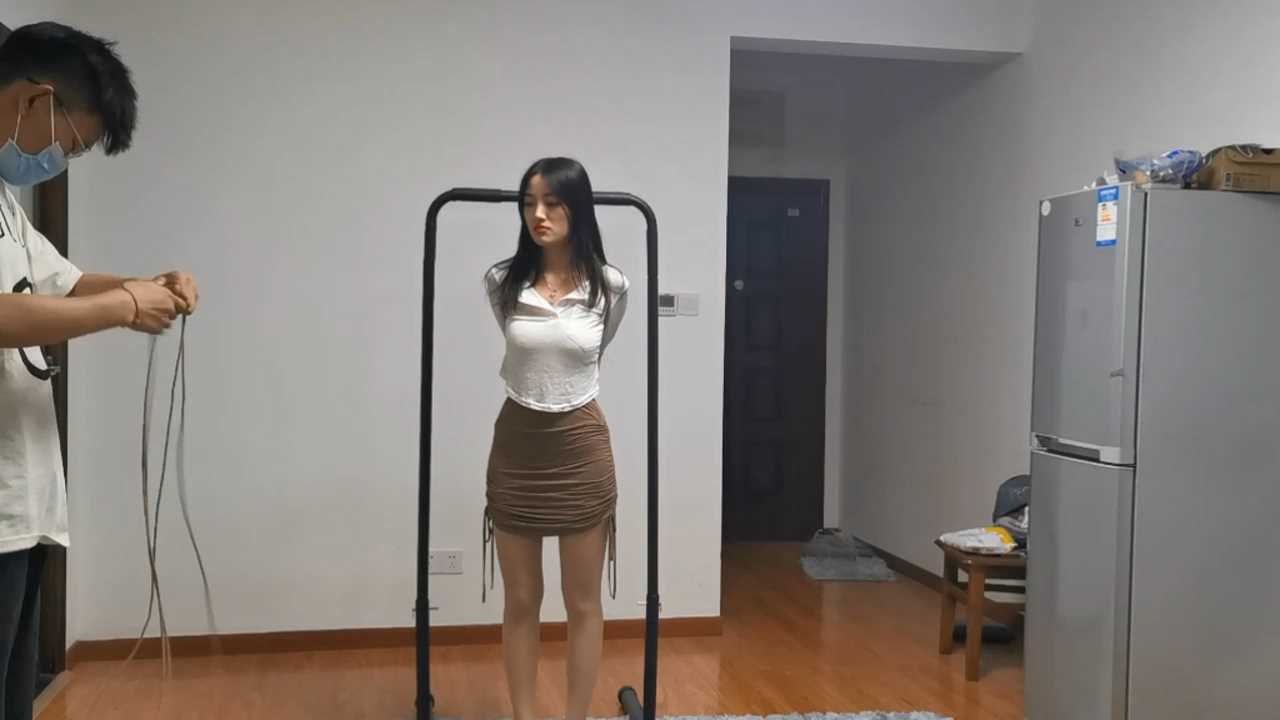 Aoteman129 兔兔放置 上集 直臂后手吊难受的姿势 大口球堵嘴.mp4_snapshot_04.50_[202.jpg