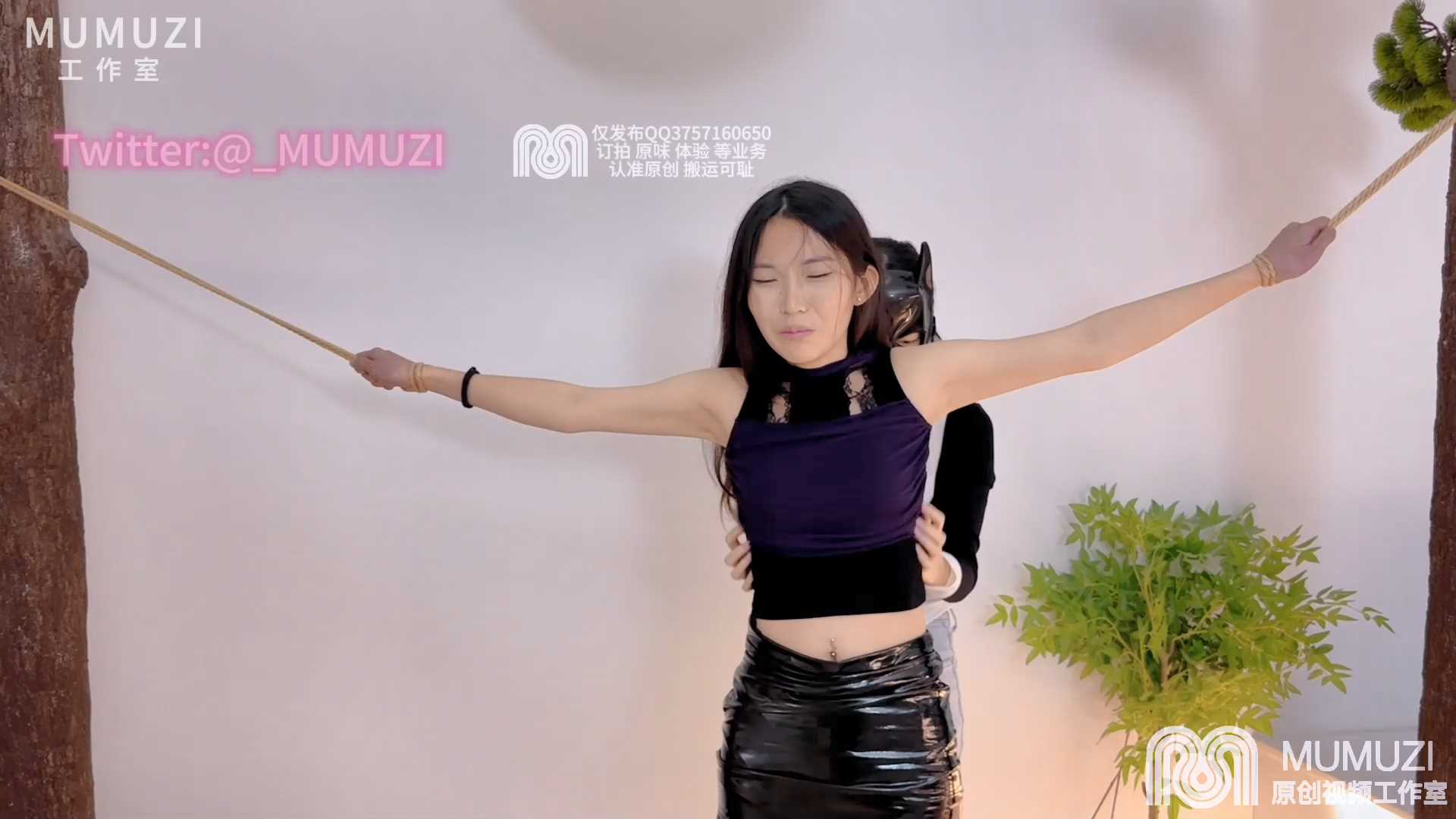 MMZ055 尖叫声回荡整个房间～声音太大了怕被投诉还是把你嘴捂上吧女挠女挠痒TK脚铐.mp.jpg