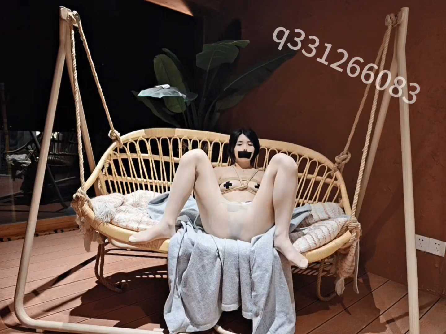 HLG085 欢乐谷 电梯惊魂与平台露出之口舌.mp4_snapshot_00.35.23_[2025.02.10_12.05.13].jpg