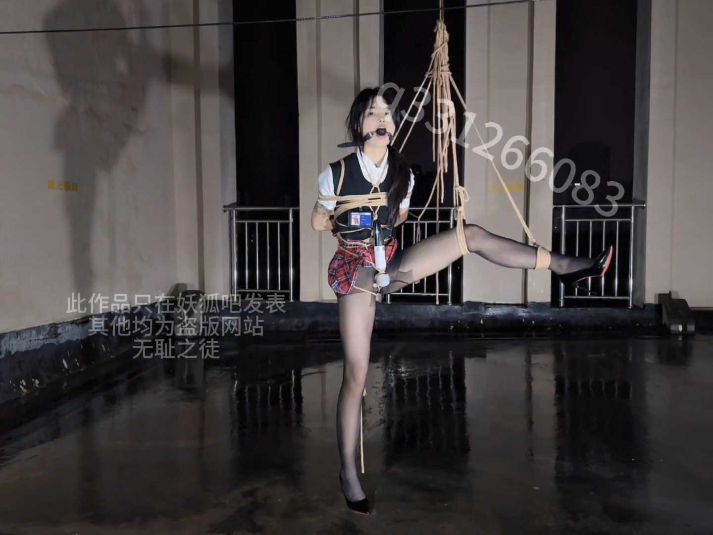 HLG105 欢乐谷 无尽黑暗的天台吊缚强高放置.mp4_snapshot_21.02_[2025.02.10_12.08.55].jpg