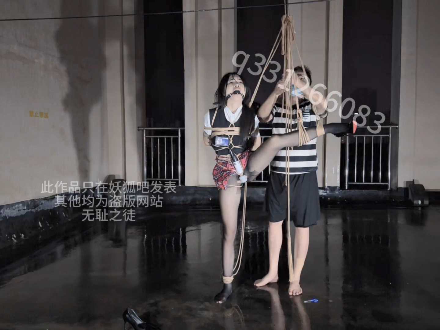 HLG105 欢乐谷 无尽黑暗的天台吊缚强高放置.mp4_snapshot_44.40_[2025.02.10_12.08.58].jpg