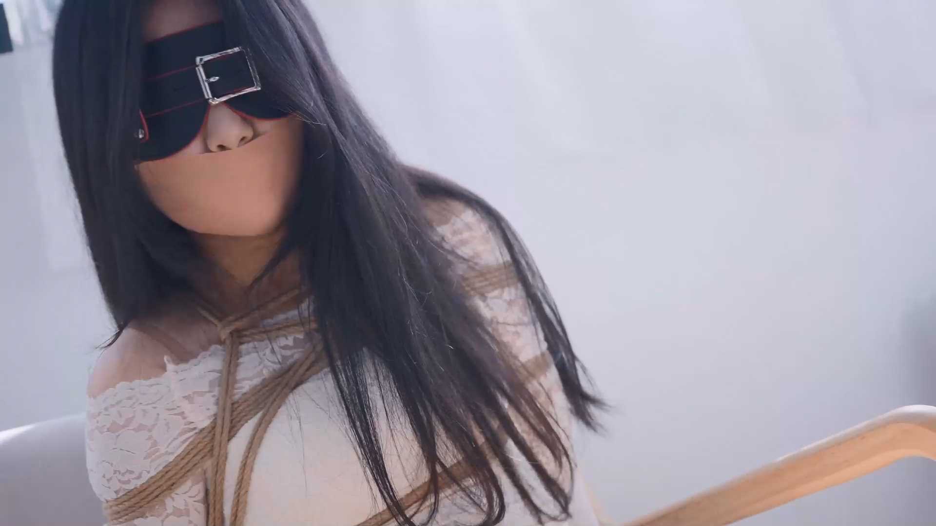 SMYC104 《落入面试陷阱的妹子》漂亮妹子面试被人事经理迷晕，醒来后浑身被牢牢捆绑，.jpg