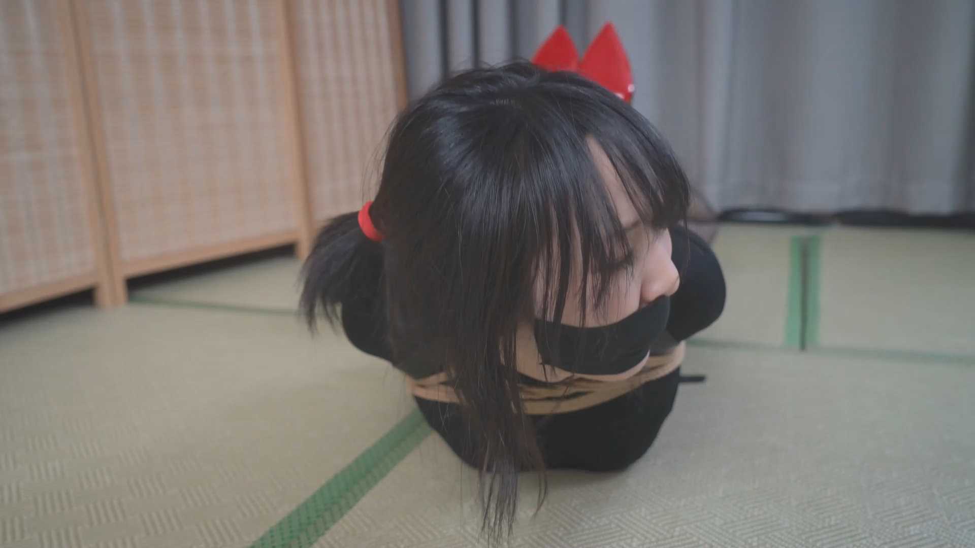 XRYC347 象人工作室 T娘写真馆 黑丝紧身皮带包臀裙驷马紧缚.mp4_snapshot_06.48_[2025.jpg
