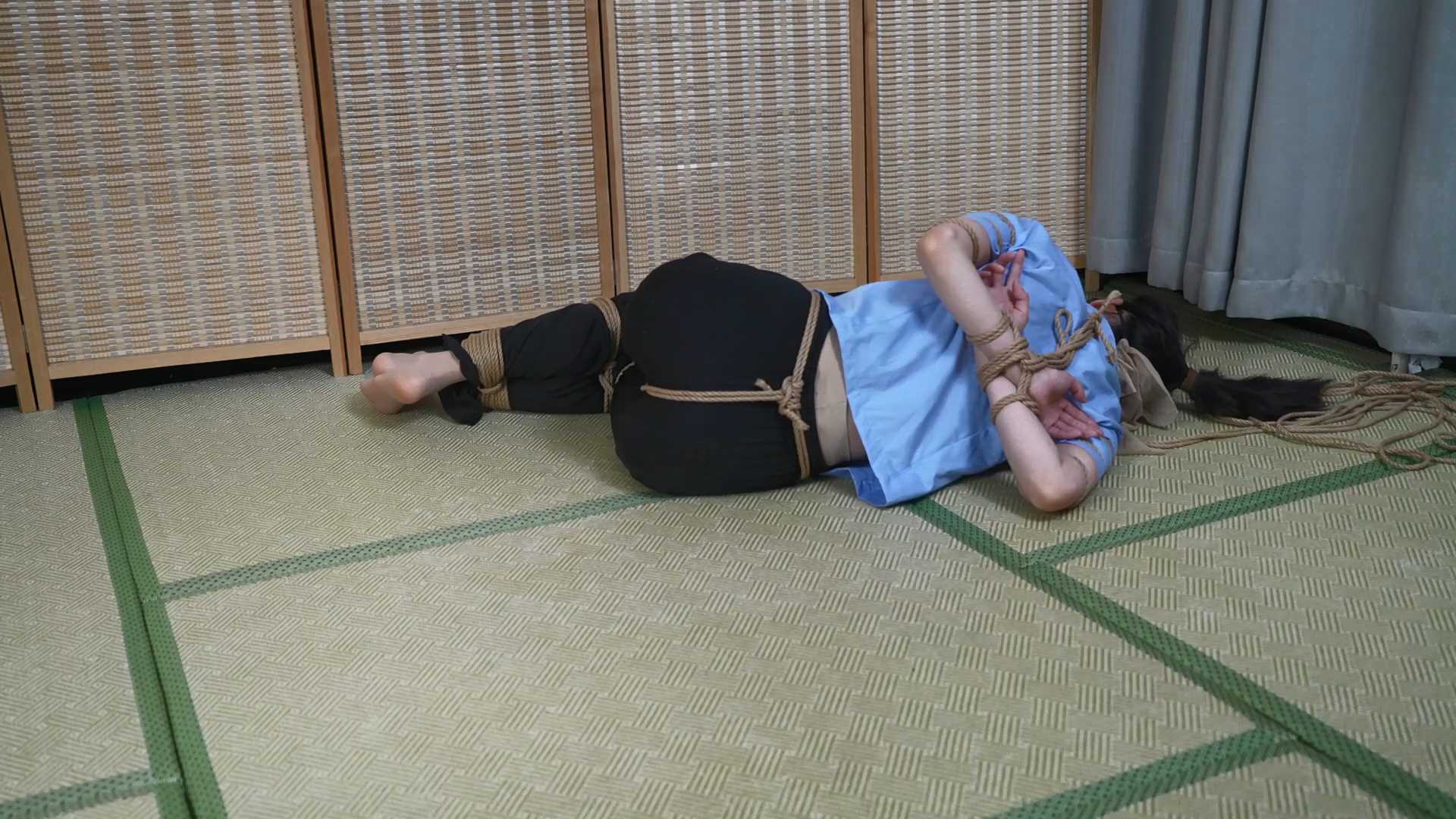 XRYC350 象人工作室 嗷嗷 女搜查官的劫难！五花长裤肉丝并腿捆绑.mp4_snapshot_05.52_.jpg