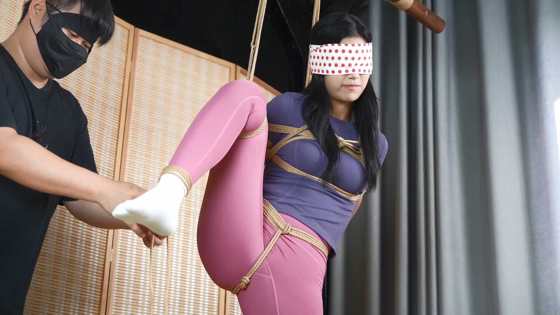 XRYC360 象人原创 新人小涵-勒嘴驷马，单脚吊缚，第一次捆绑体验.mp4_snapshot_30.16_.jpg