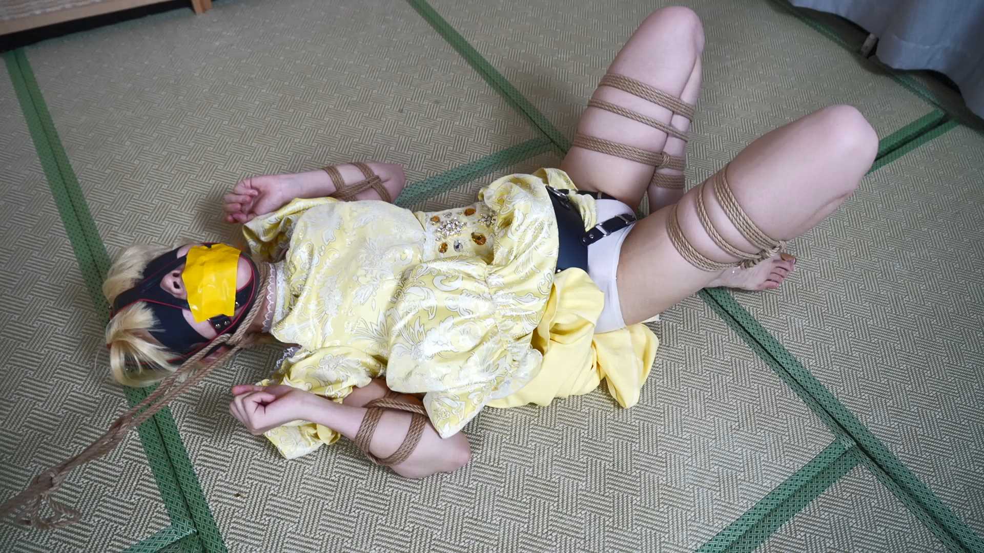 XRYC363 象人工作室 小0-cos 姬野兰，马具口塞，犬缚牵引.mp4_snapshot_27.21_[2025.0.jpg