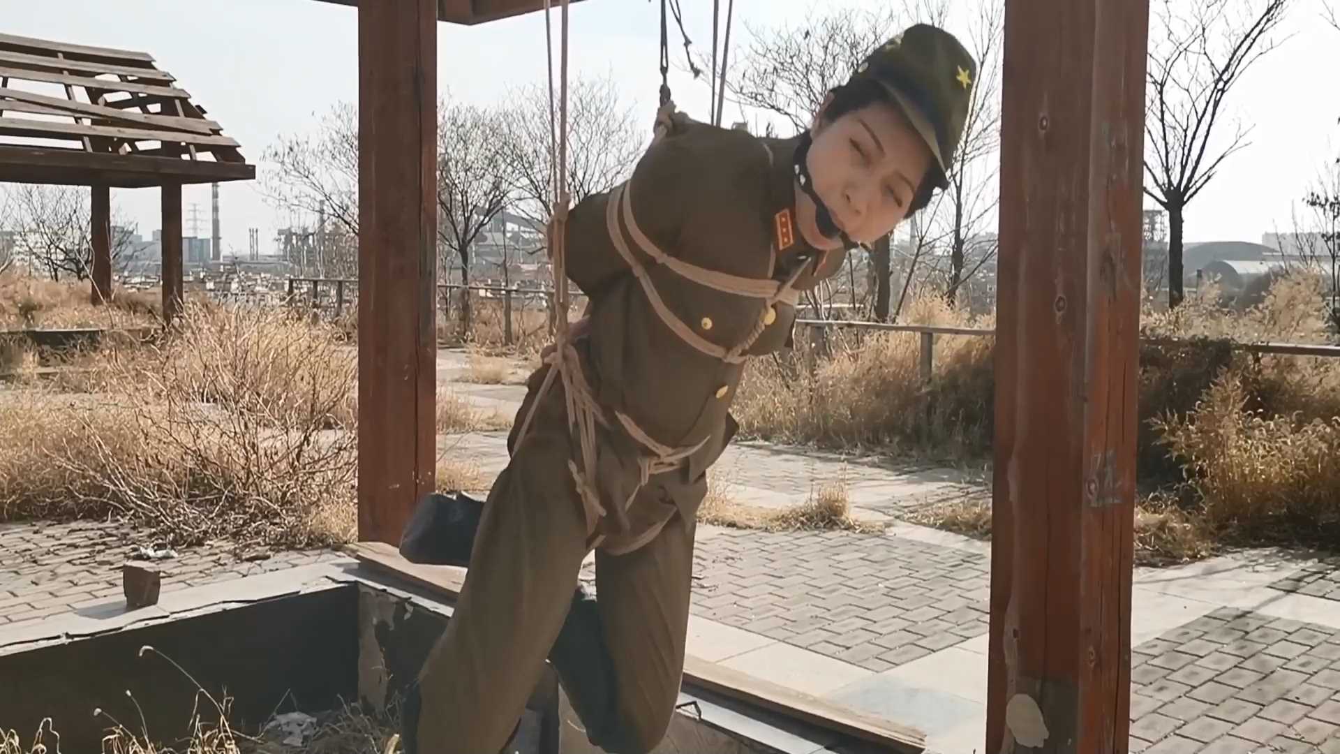 FT244 这一次把光杆司令官云儿押到谎无人烟的山顶上.mp4_snapshot_20.08_[2025.02.08_.jpg