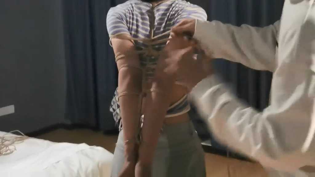 Aoteman138 新妹子花名 妹子很可爱 但是袜子有点脏.mp4_snapshot_04.55_[2025.02.08_2.jpg