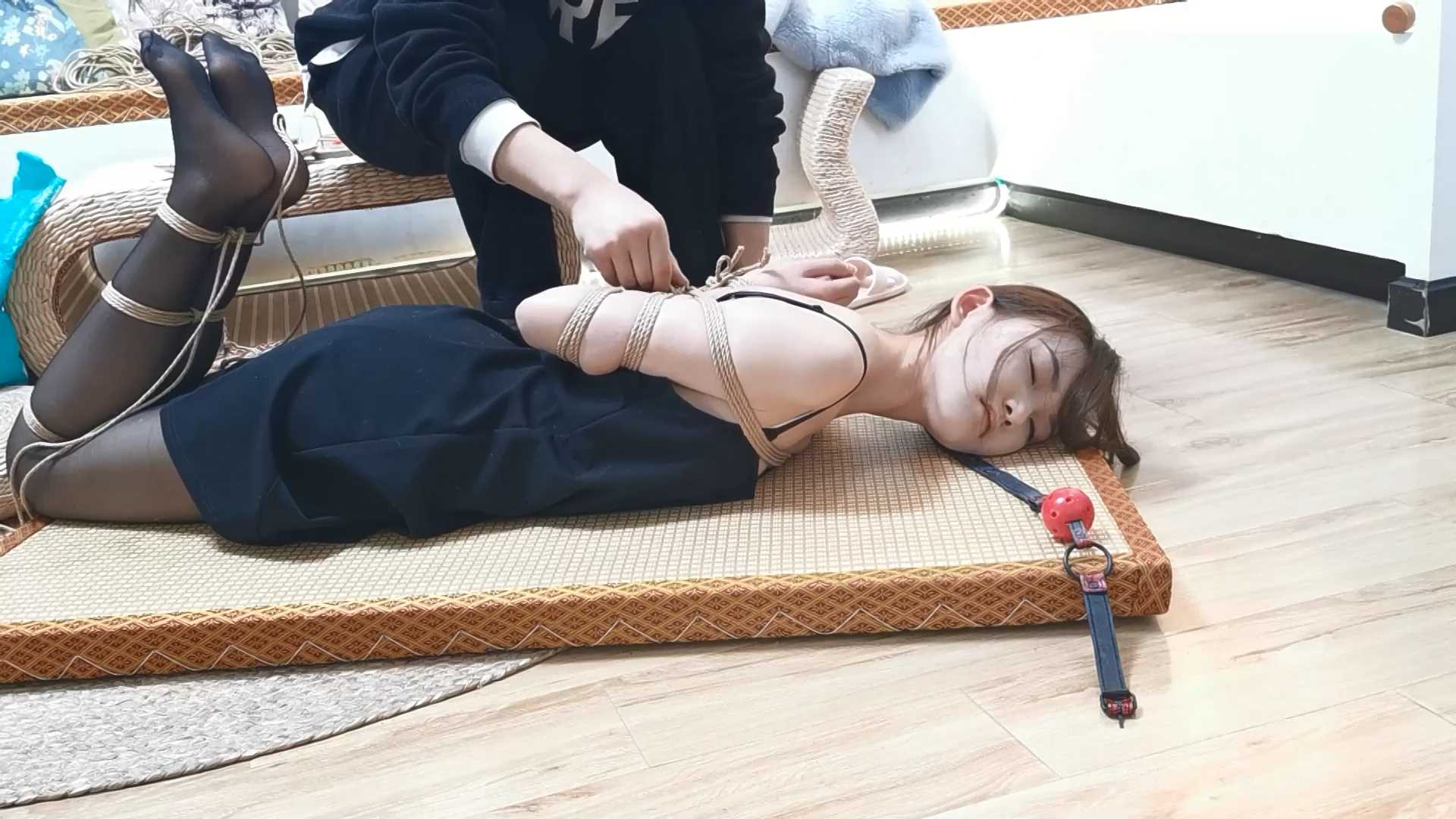 Aoteman142 后手观音驷马.mp4_snapshot_24.34_[2025.02.08_20.04.52].jpg