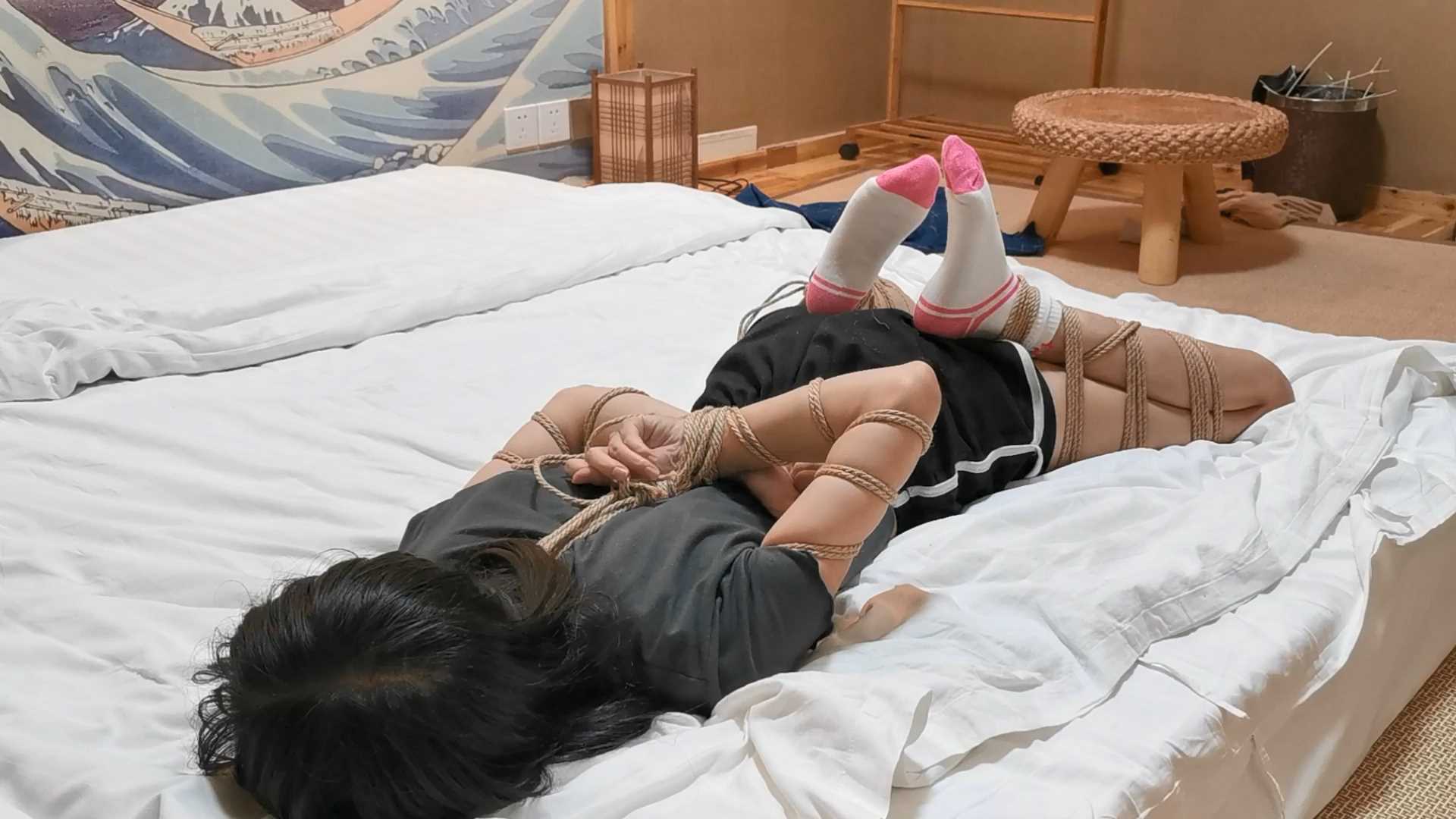 Aoteman144 果果的紧缚.mp4_snapshot_17.09_[2025.02.08_20.05.17].jpg