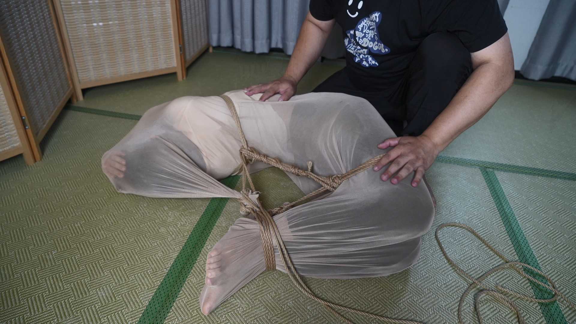 XRYC390 象人工作室 小0-空中瑜伽网纱能玩出什么驷马效果.mp4_snapshot_09.44_[2025.0.jpg