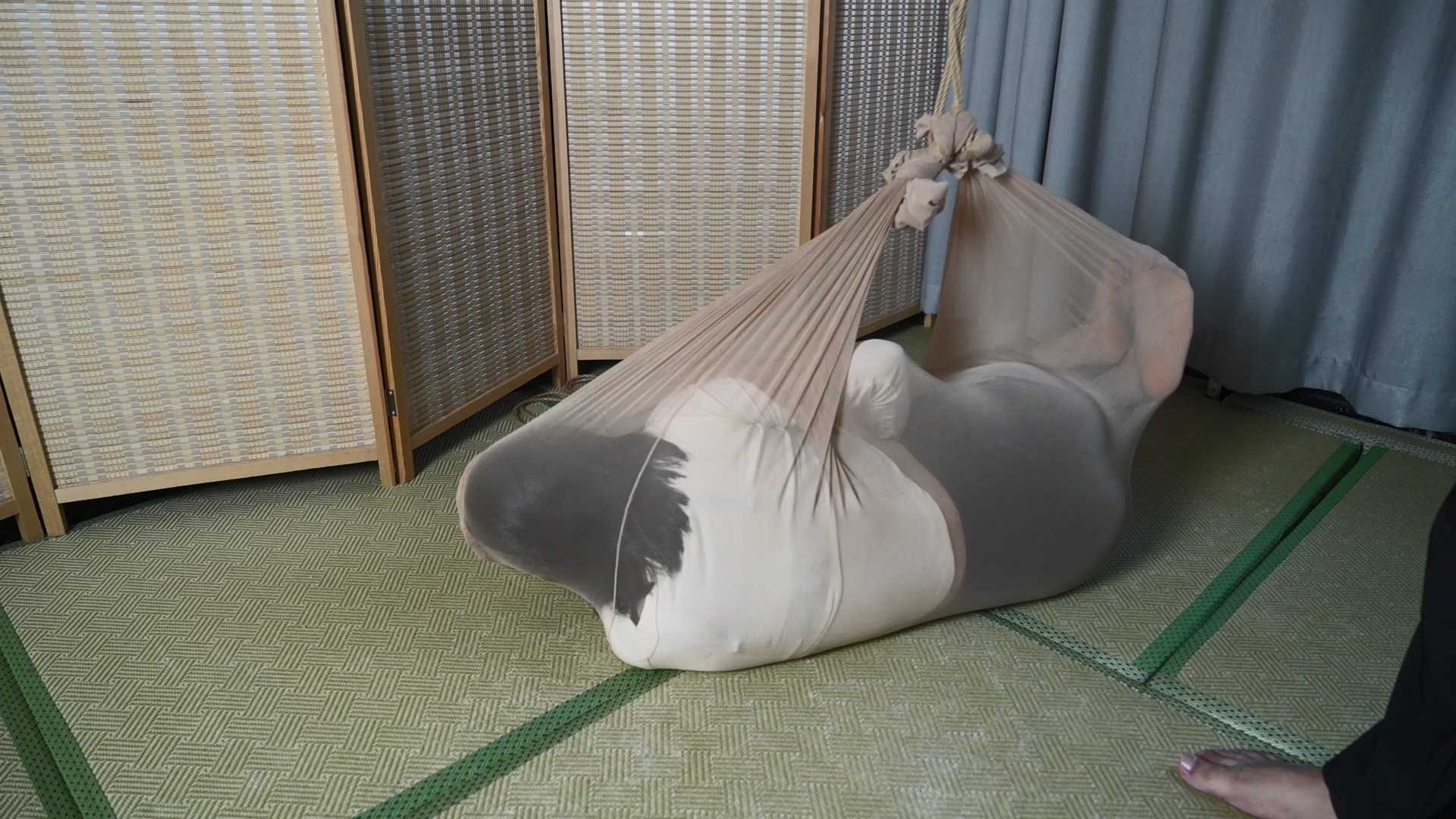 XRYC390 象人工作室 小0-空中瑜伽网纱能玩出什么驷马效果.mp4_snapshot_27.44_[2025.0.jpg