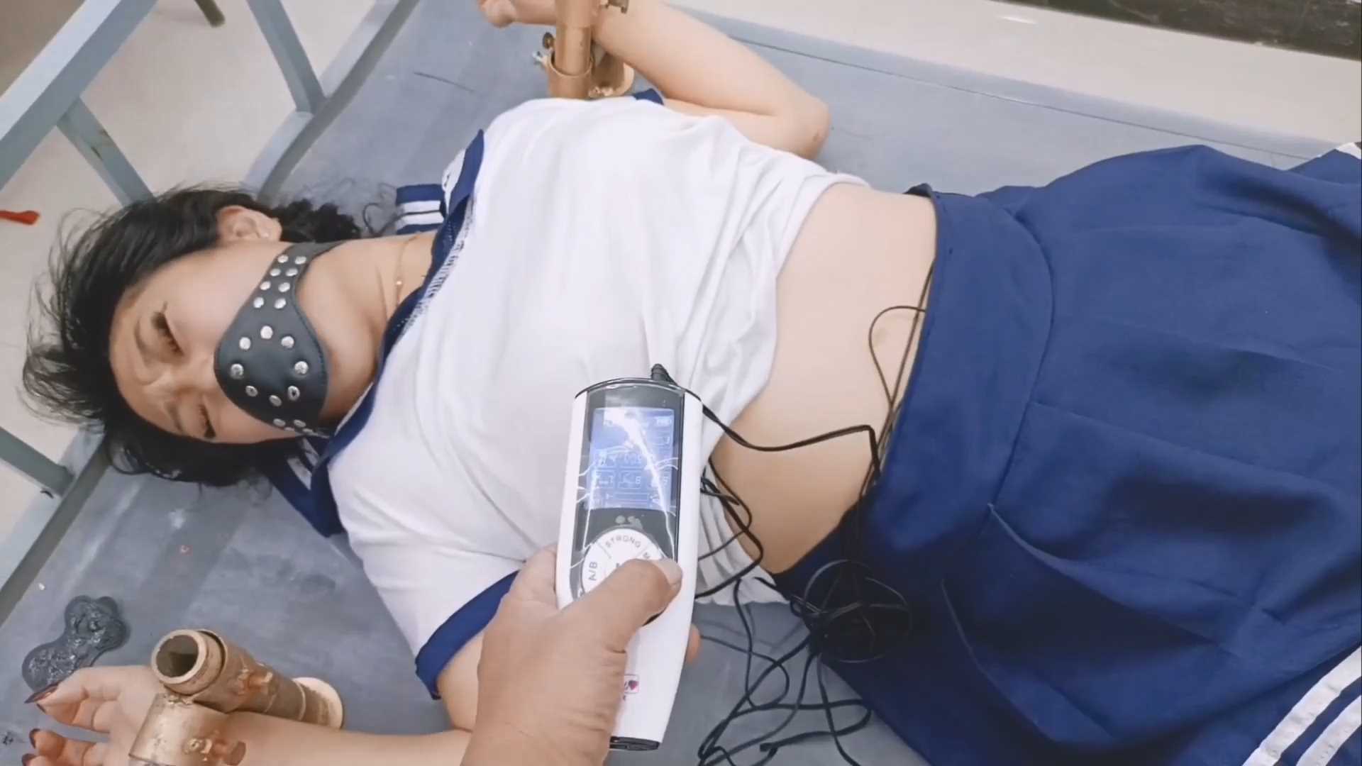 FT261 雨菲重口味铁床禁锢，电击片，双棒充气塞电击.mp4_snapshot_10.58_[2025.02.08_.jpg