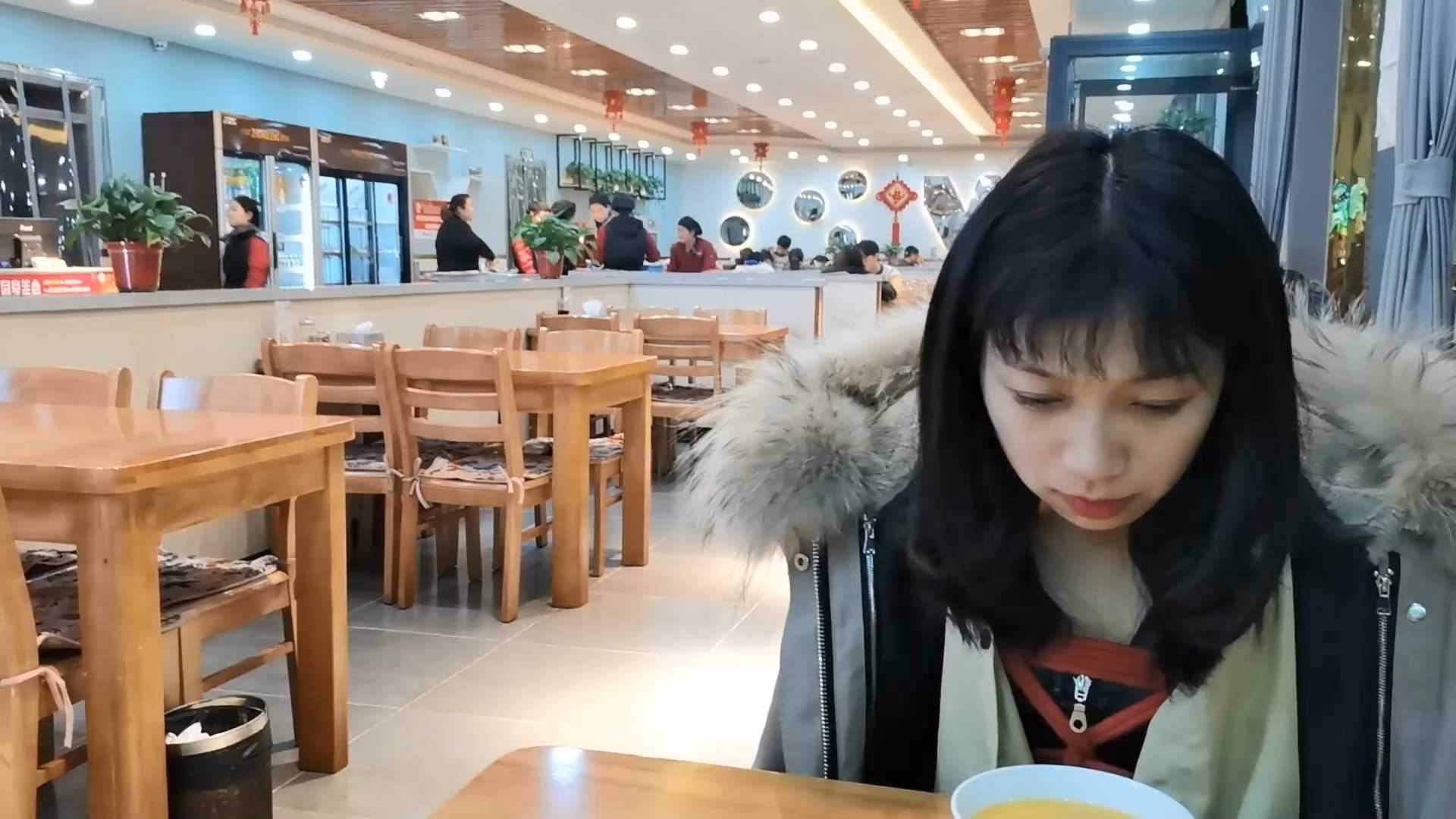 FT294 云儿日式紧缚强制广场跳舞，饭店强迫喂食，强迫游街示众.mp4_snapshot_19.30_[2.jpg