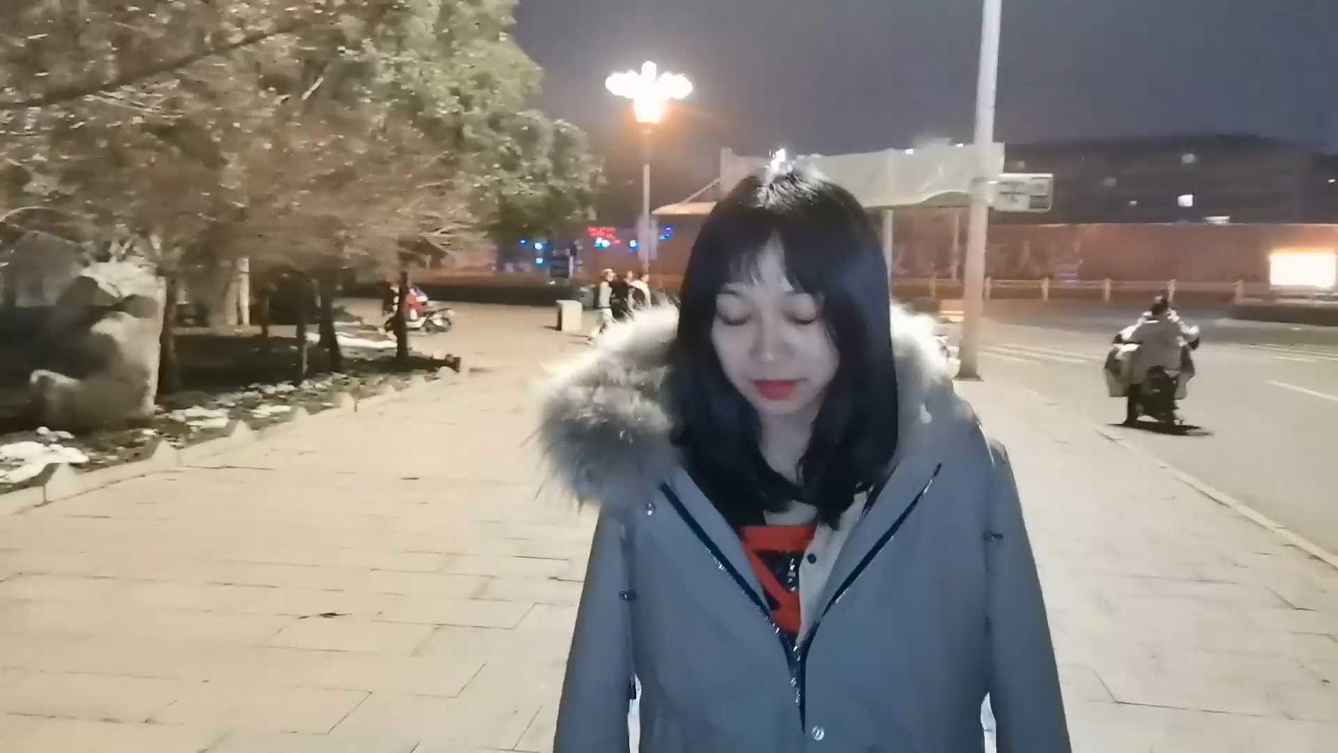 FT294 云儿日式紧缚强制广场跳舞，饭店强迫喂食，强迫游街示众.mp4_snapshot_12.30_[2.jpg