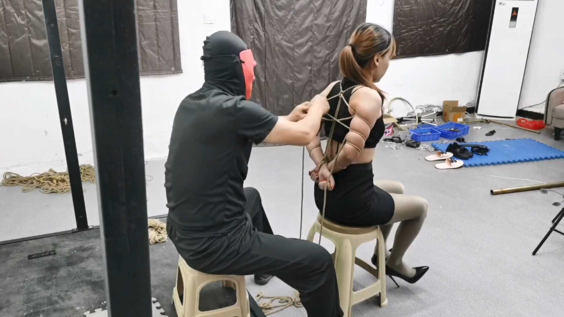 FT284 灰丝黑丝高跟奴紧缚跪立深H，犬缚电击SP振动高C失禁.mp4_snapshot_01.14_[2025..jpg