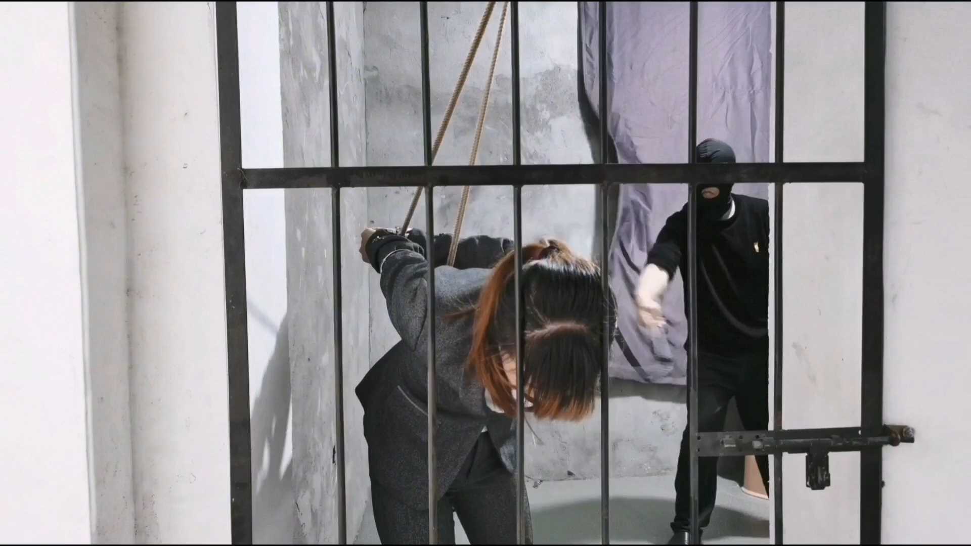 FT299 缅北西服女诈骗缅南网友，诈骗未遂反而被抓遭受酷刑玩弄.mp4_snapshot_18.16_[2.jpg