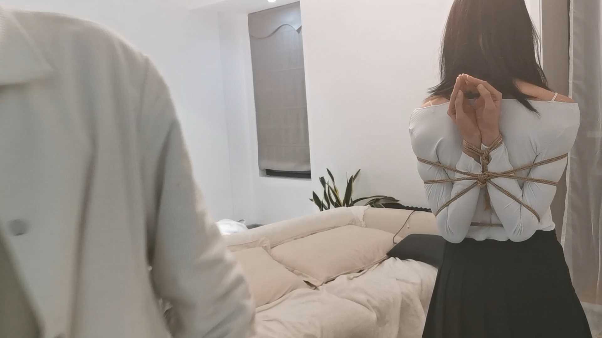 Aoteman166 新妹子粒粒极限缚体验.mp4_snapshot_00.05.16_[2025.02.11_15.17.43].jpg