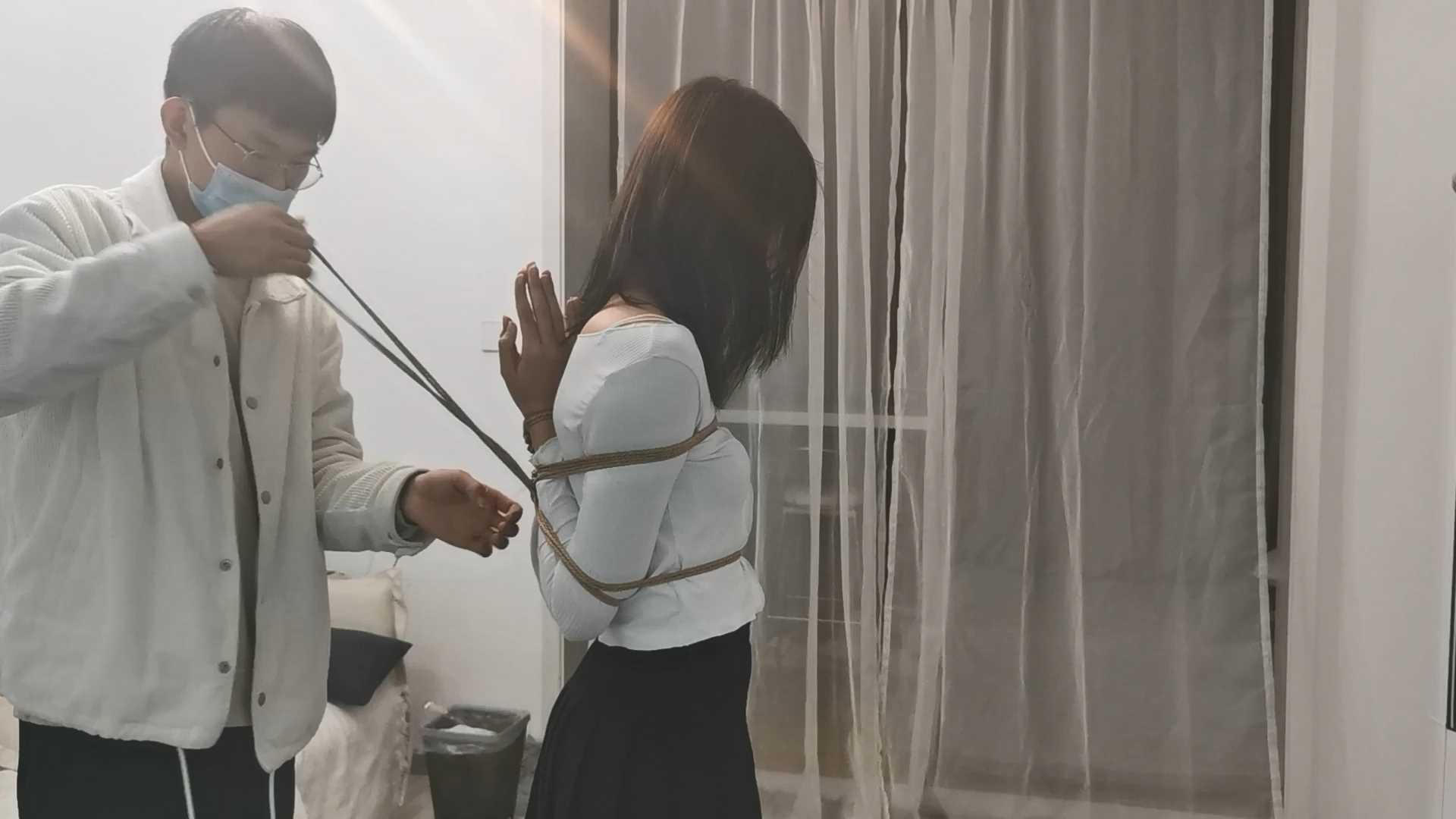 Aoteman166 新妹子粒粒极限缚体验.mp4_snapshot_00.50.47_[2025.02.11_15.17.48].jpg