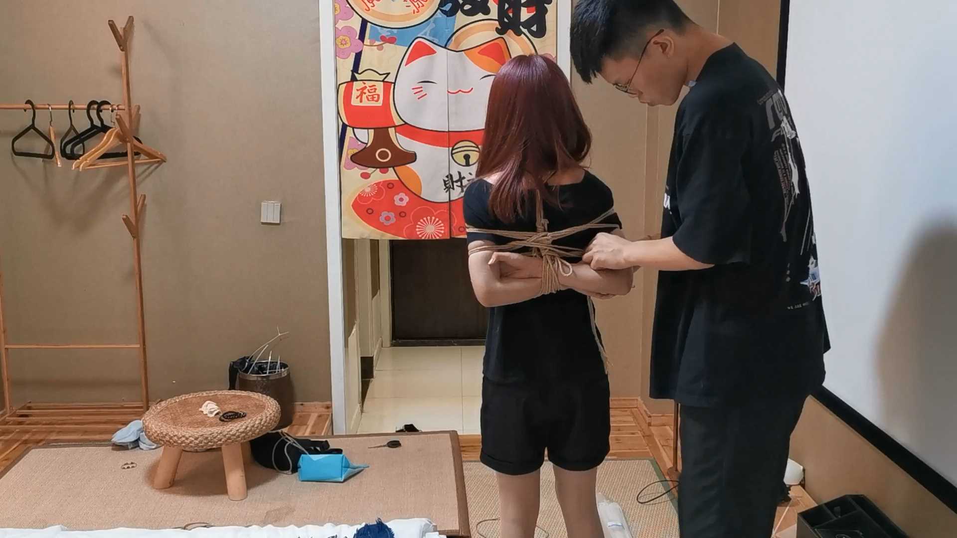 Aoteman167 新妹子钉钉紧缚实验 惩罚部分 紧缚放置40分钟等闺蜜救援.mp4_snapshot_00..jpg