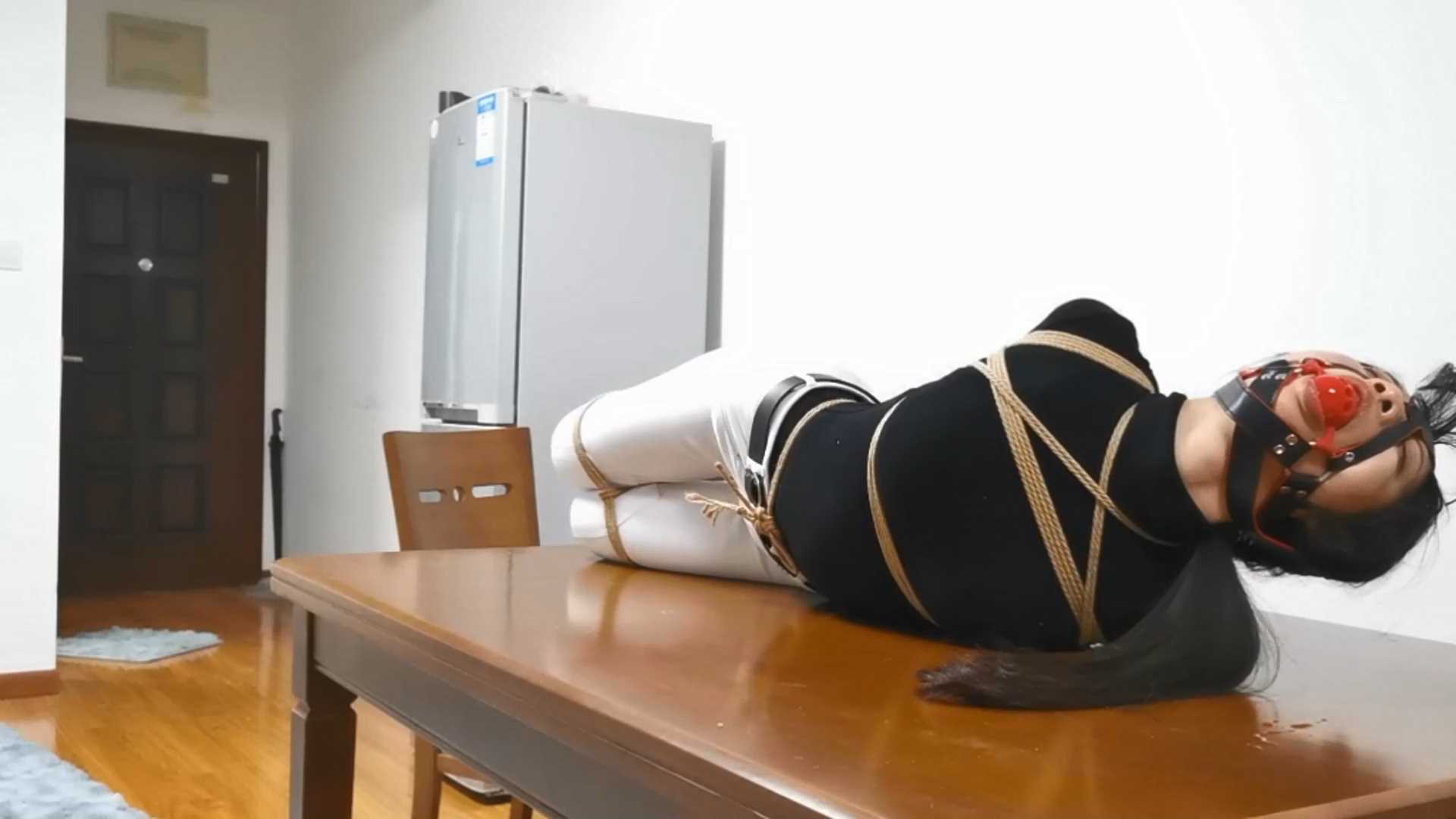 Aoteman153 珊珊的紧缚放置，马具口球 驷马牵引.mp4_snapshot_47.20_[2025.02.11_15.15.27].jpg