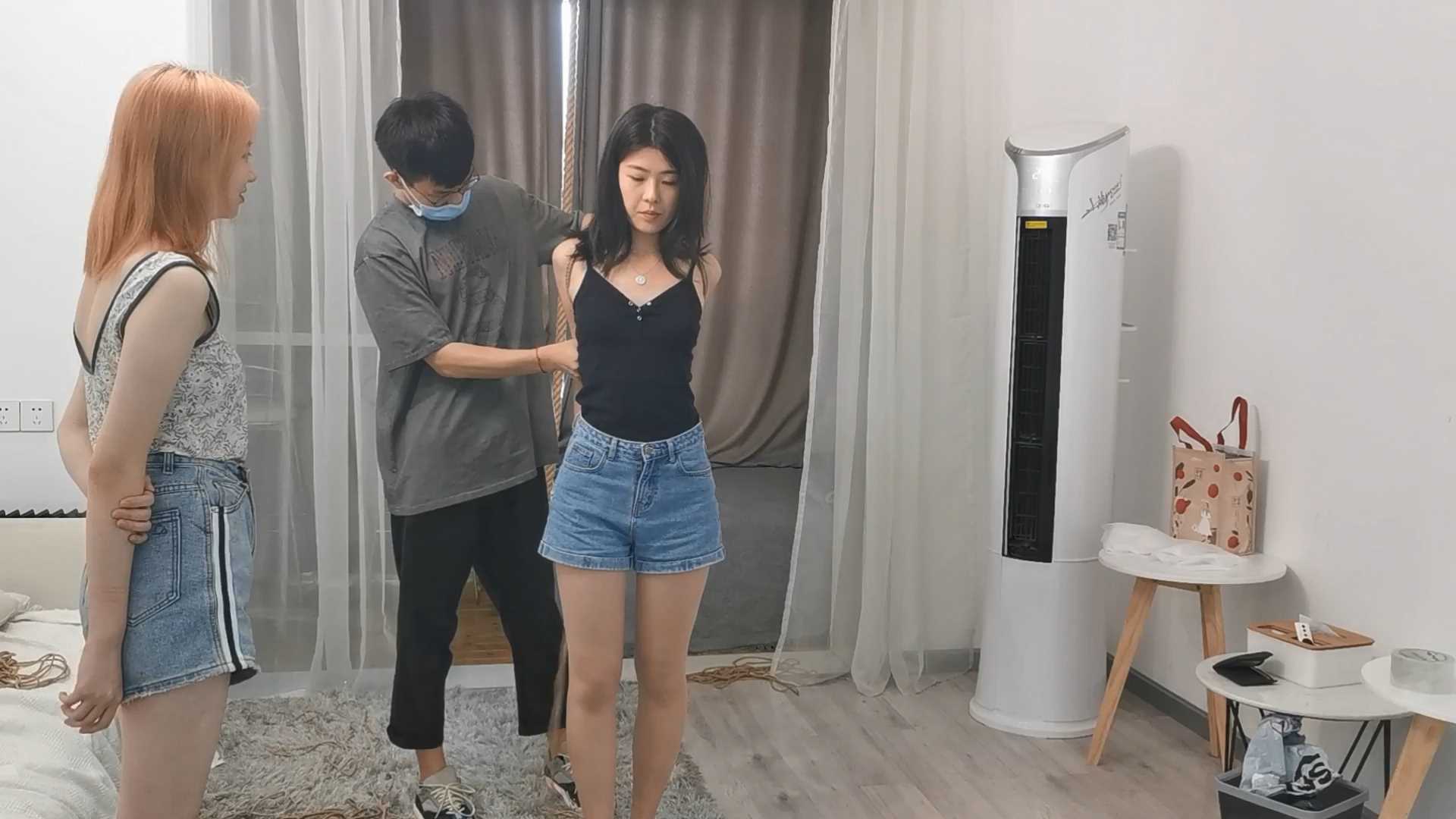 Aoteman155 婉婉带着闺蜜小叶，参加紧缚实验系列试镜.mp4_snapshot_02.18_[2025.02.11.jpg