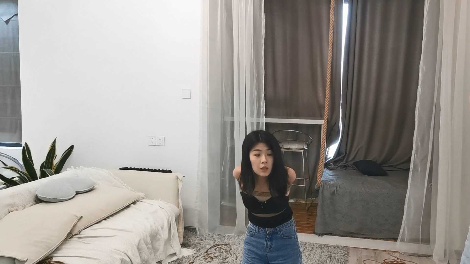 Aoteman155 婉婉带着闺蜜小叶，参加紧缚实验系列试镜.mp4_snapshot_18.20_[2025.02.11.jpg