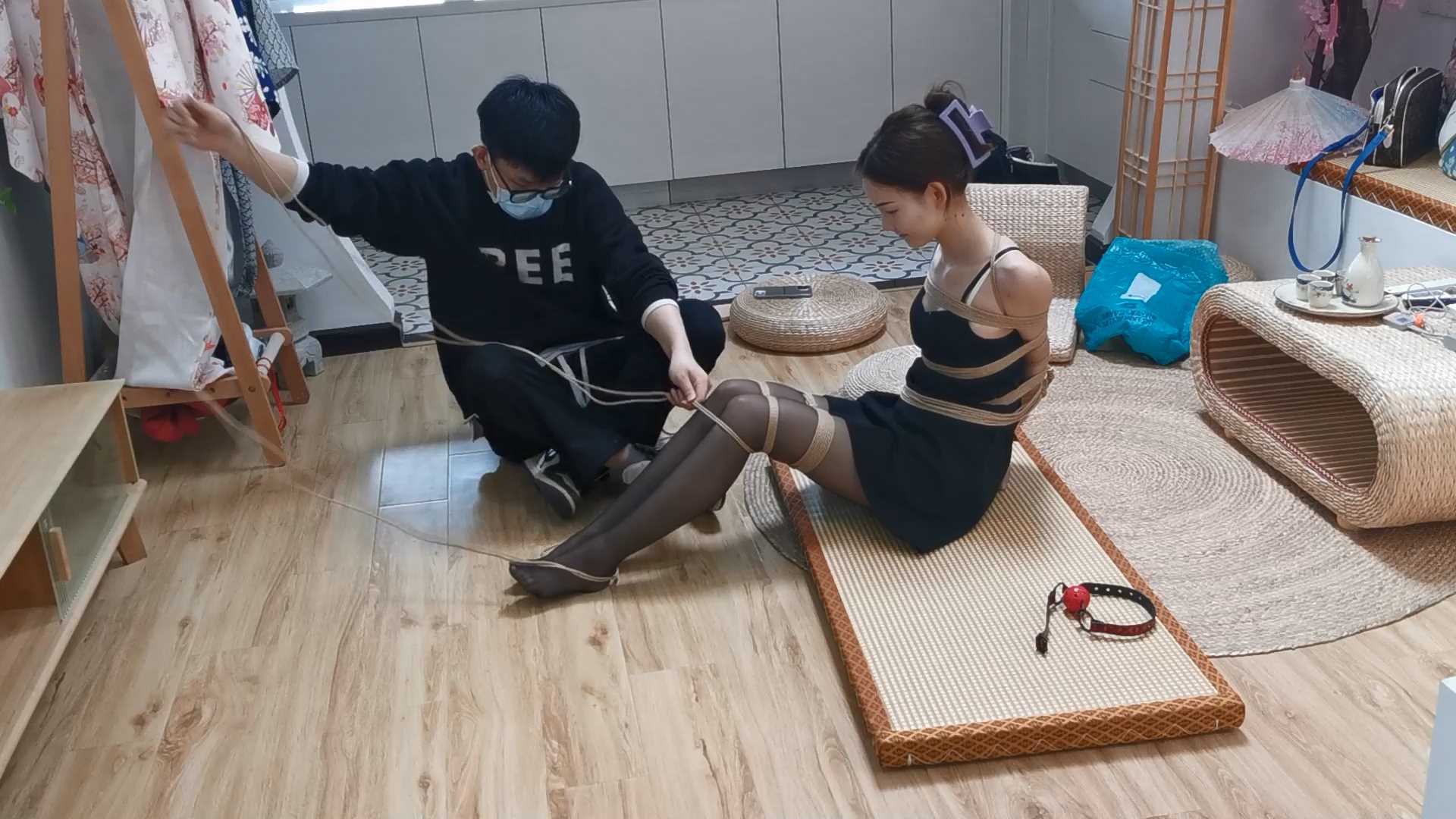 Aoteman158 直臂捆绑果果，口含口球捆绑放置.mp4_snapshot_15.08_[2025.02.11_15.16.10].jpg