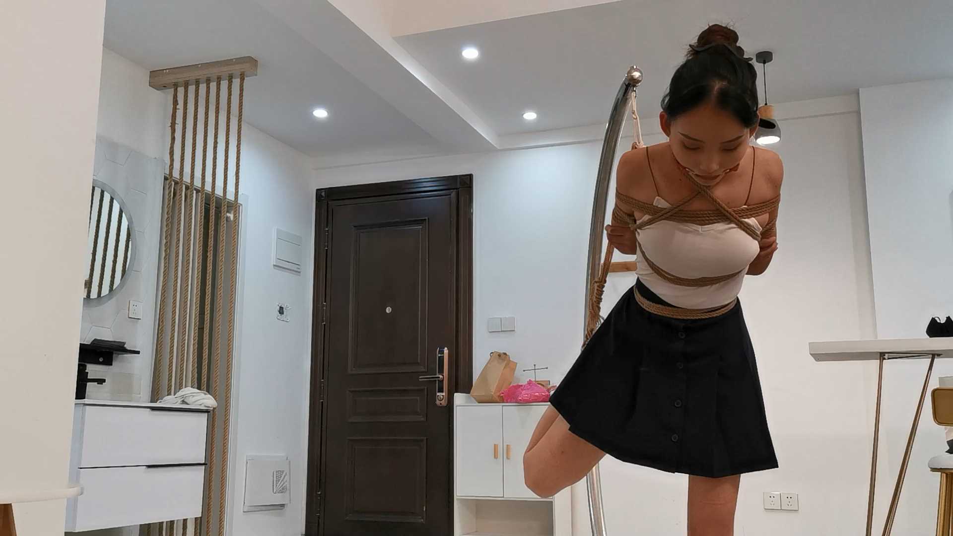 Aoteman181 美女果果半吊绑 口环堵嘴接口水 元素满满.mp4_snapshot_13.20_[2025.02.11.jpg