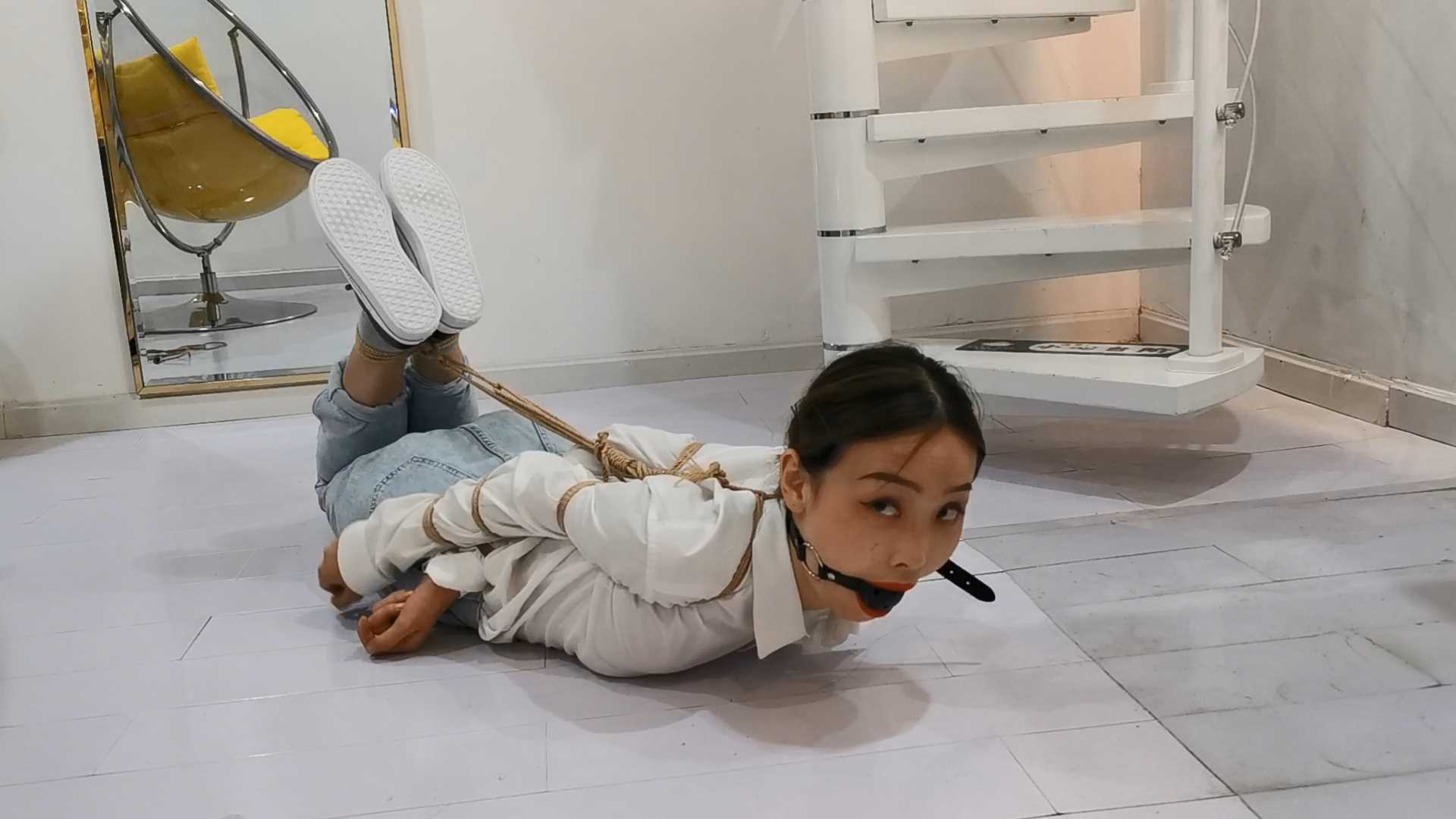 Aoteman195 外国同好定拍 雨琪欧式四马挣扎逃脱.mp4_snapshot_37.47_[2025.02.11_15.23.04].jpg