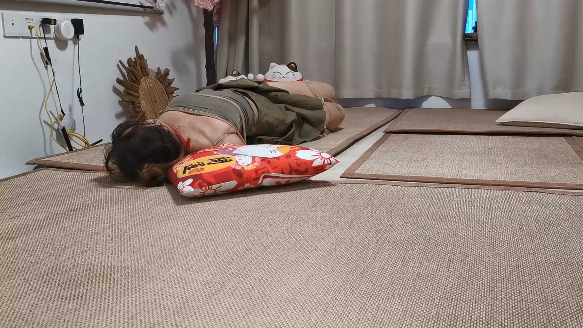 Aoteman197 小荣绳艺初体验 小吊带直臂驷马口球放置.mp4_snapshot_01.10.22_[2025.02..jpg