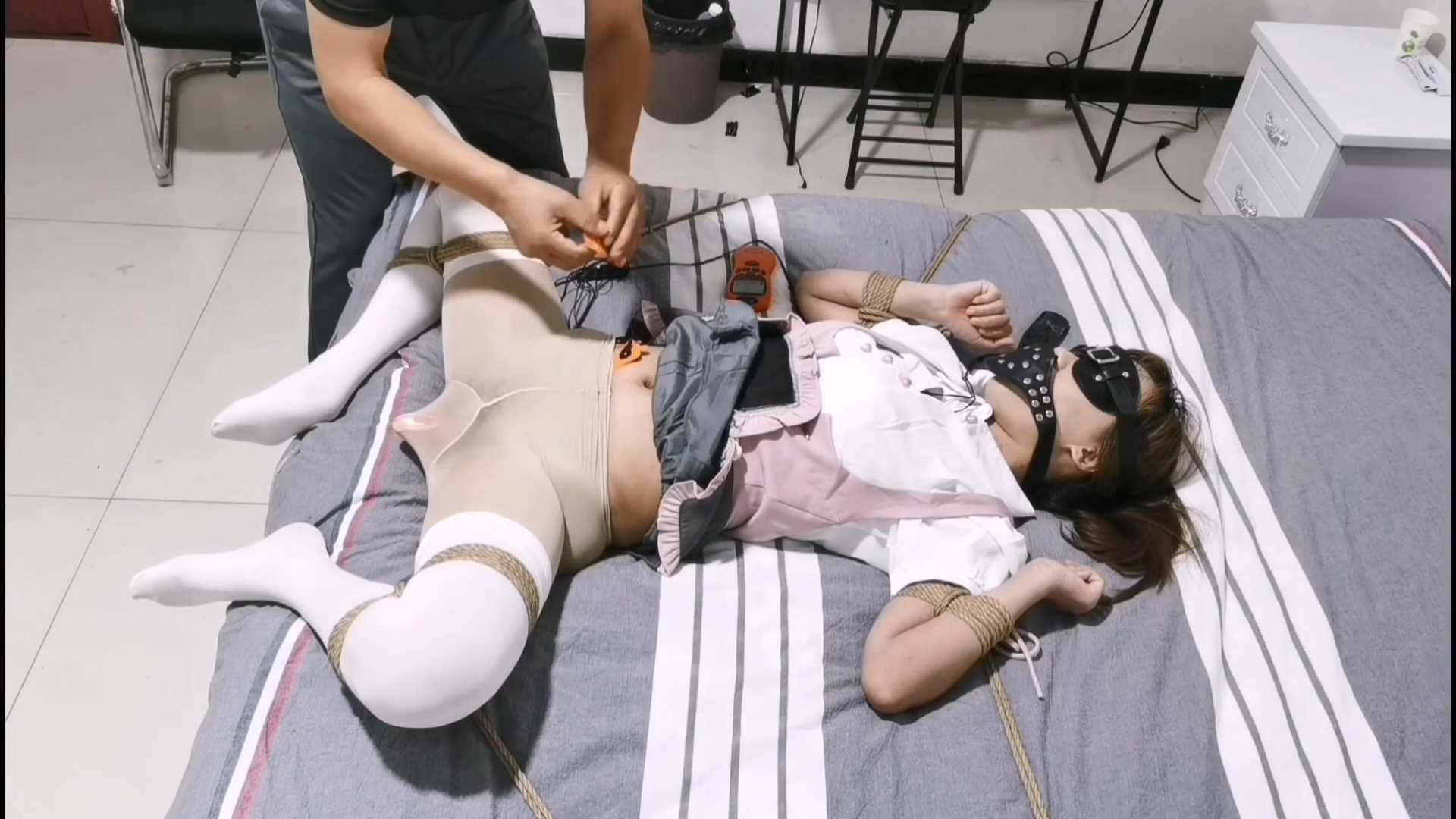 FT302 酒驾开车的少女遇到一个碰瓷混混的人，结局是什么.mp4_snapshot_14.37_[2025.02.jpg