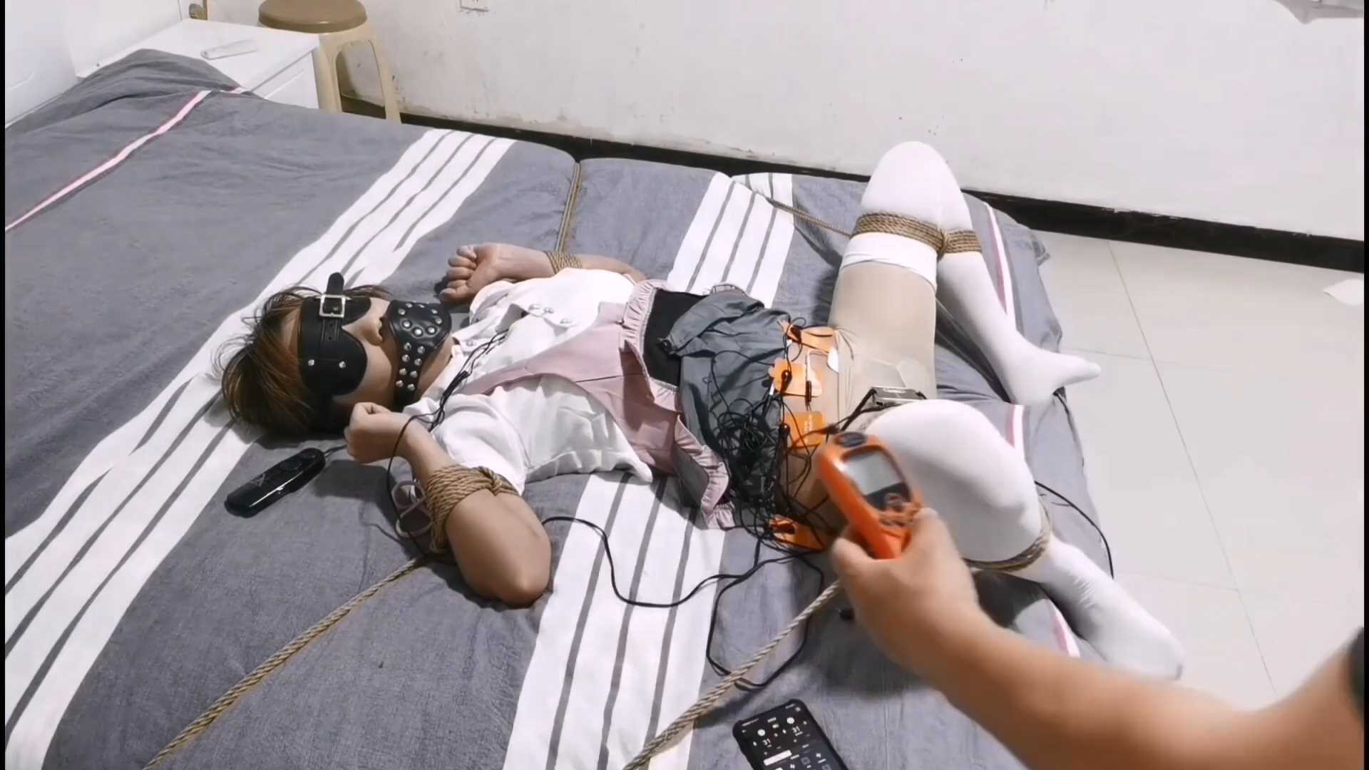 FT302 酒驾开车的少女遇到一个碰瓷混混的人，结局是什么.mp4_snapshot_32.50_[2025.02.jpg