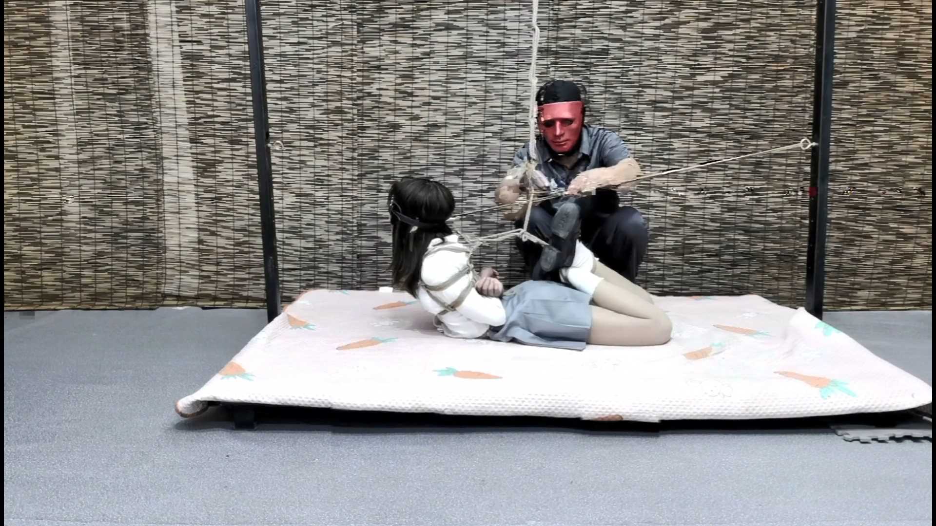 FT317 绑的越紧，挠的越狠，这就是不听话的下场.mp4_snapshot_09.53_[2025.02.08_19.13.39].jpg