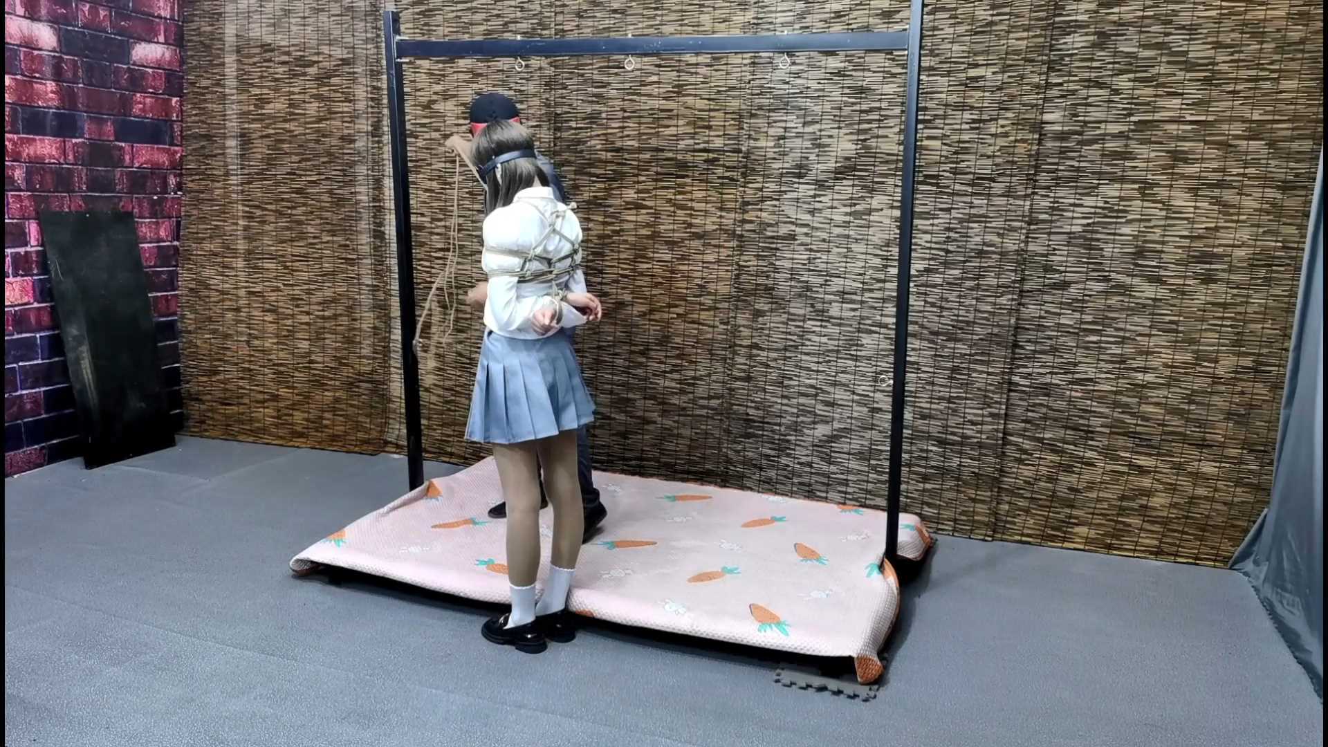 FT317 绑的越紧，挠的越狠，这就是不听话的下场.mp4_snapshot_01.39_[2025.02.08_19.13.37].jpg