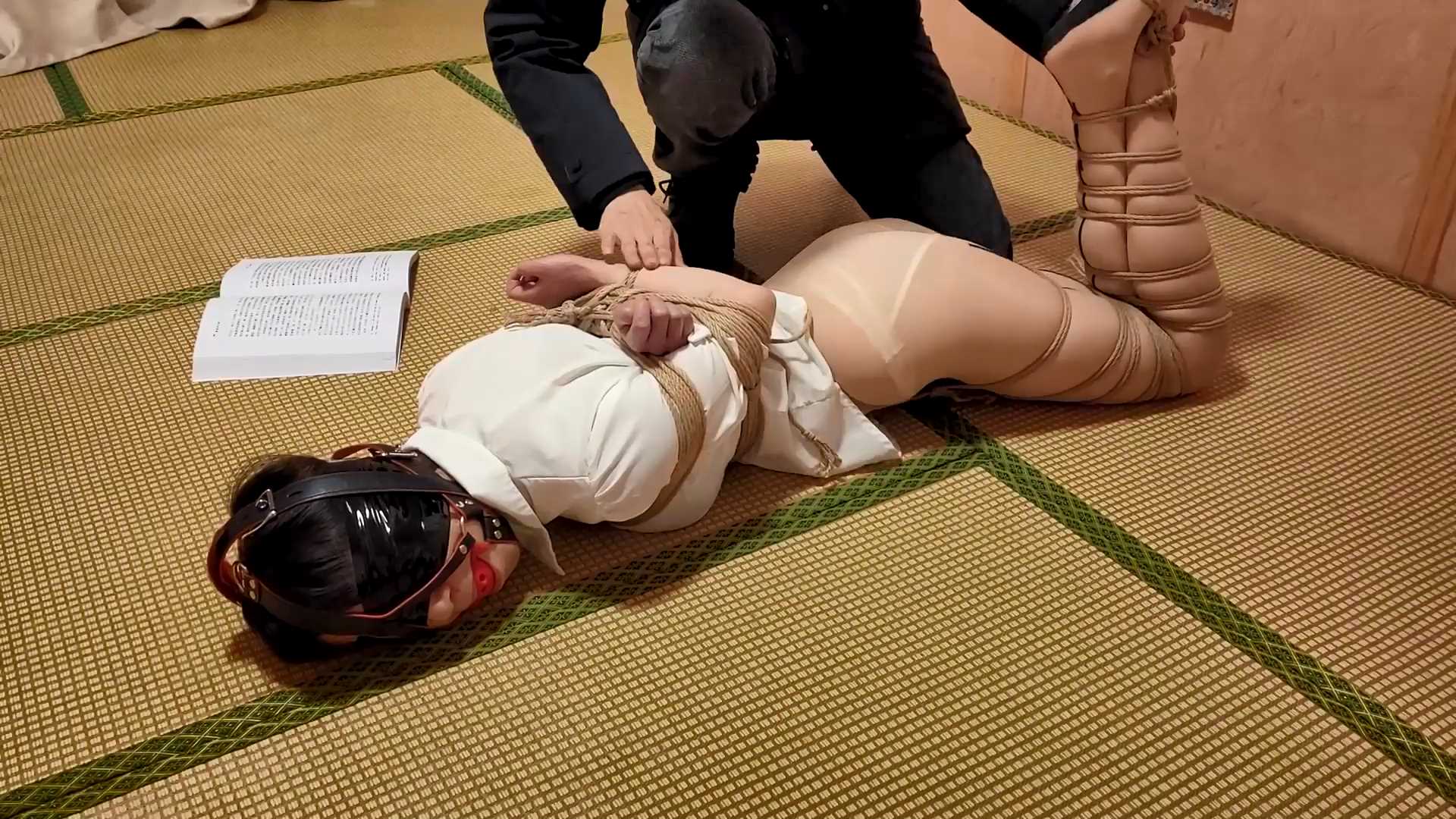 YS030 定制妙龄女孩被歹徒绑架.mp4_snapshot_39.10_[2025.02.14_10.49.12].jpg