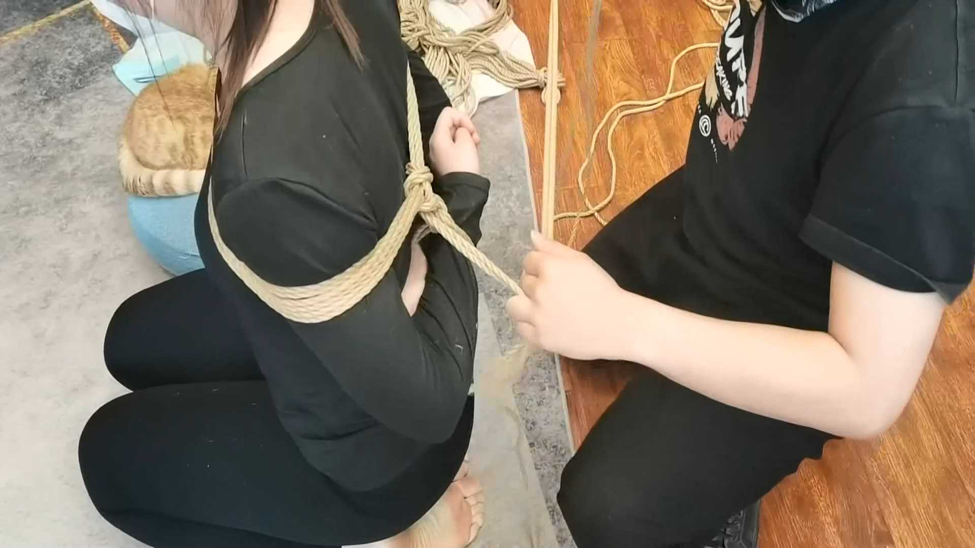 YS006 韩露无聊玩悬吊.mp4_snapshot_02.18_[2025.02.14_10.44.37].jpg