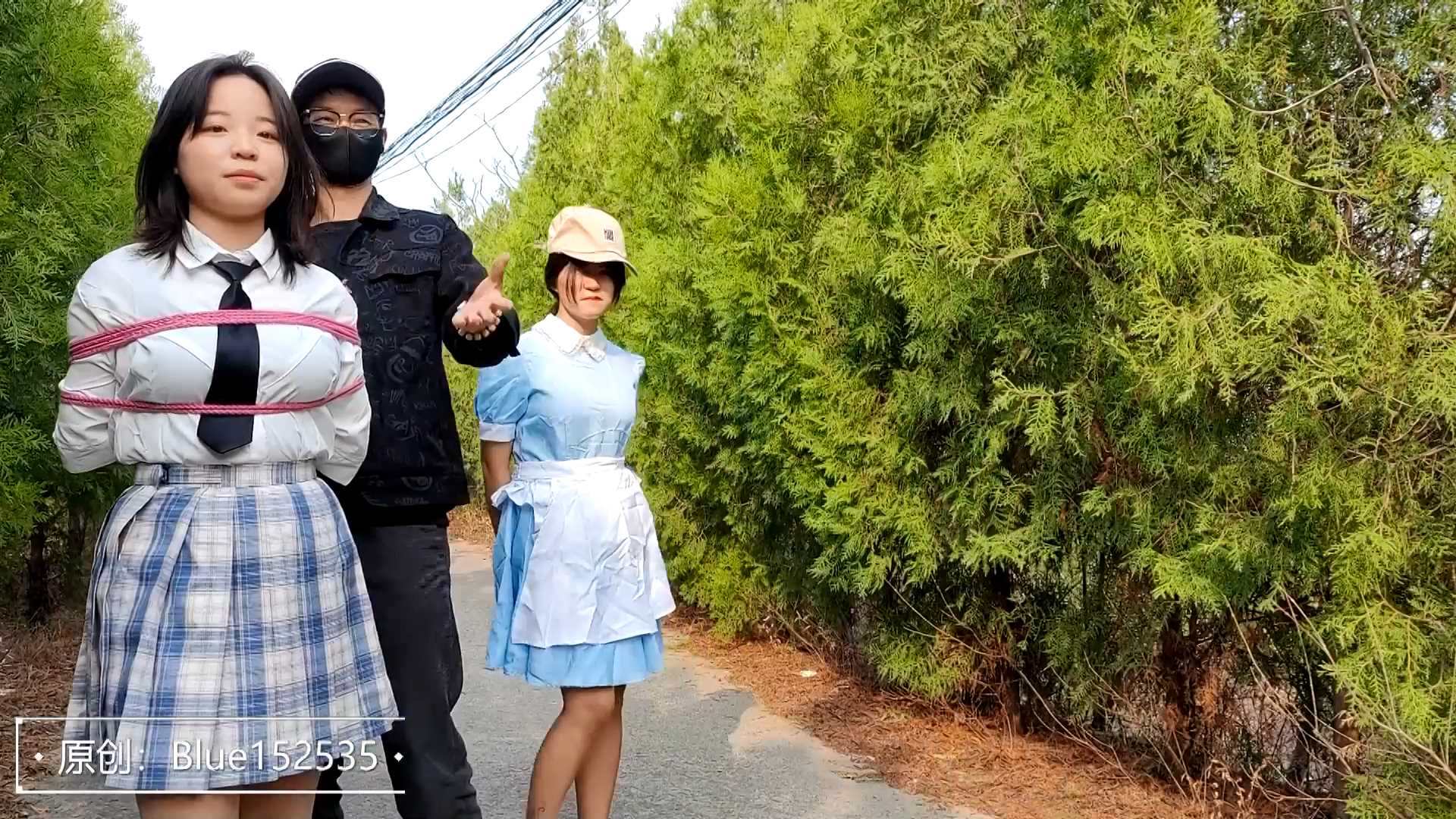 YS001 初次体验捆绑的女孩户外做任务.mp4_snapshot_03.27_[2025.02.14_10.43.43].jpg