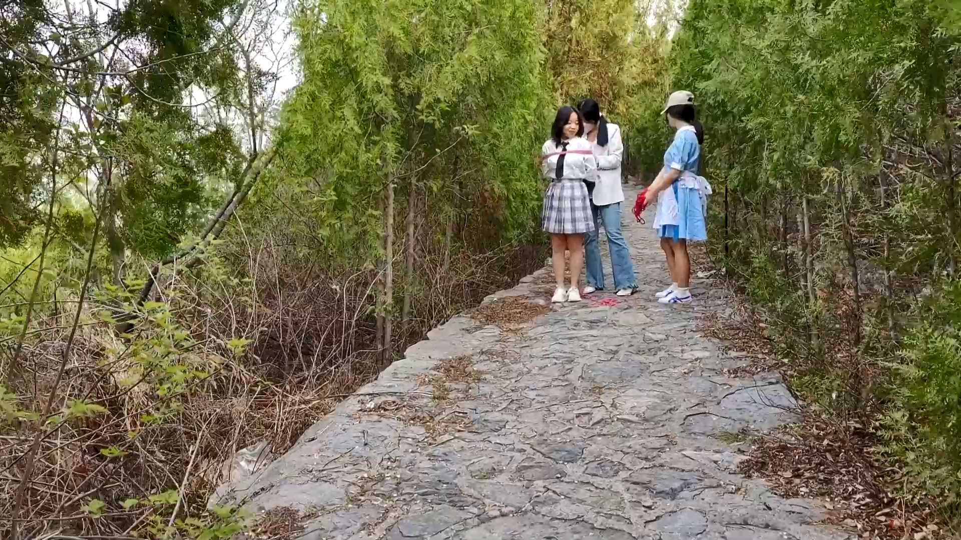 YS001 初次体验捆绑的女孩户外做任务.mp4_snapshot_33.02_[2025.02.14_10.43.53].jpg