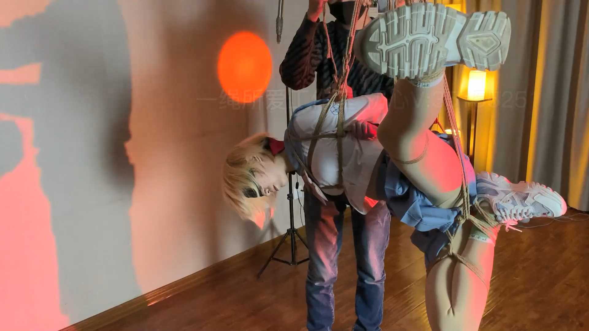 YS003 喵喵JK装空中悬吊半个小时.mp4_snapshot_12.13_[2025.02.14_10.44.05].jpg