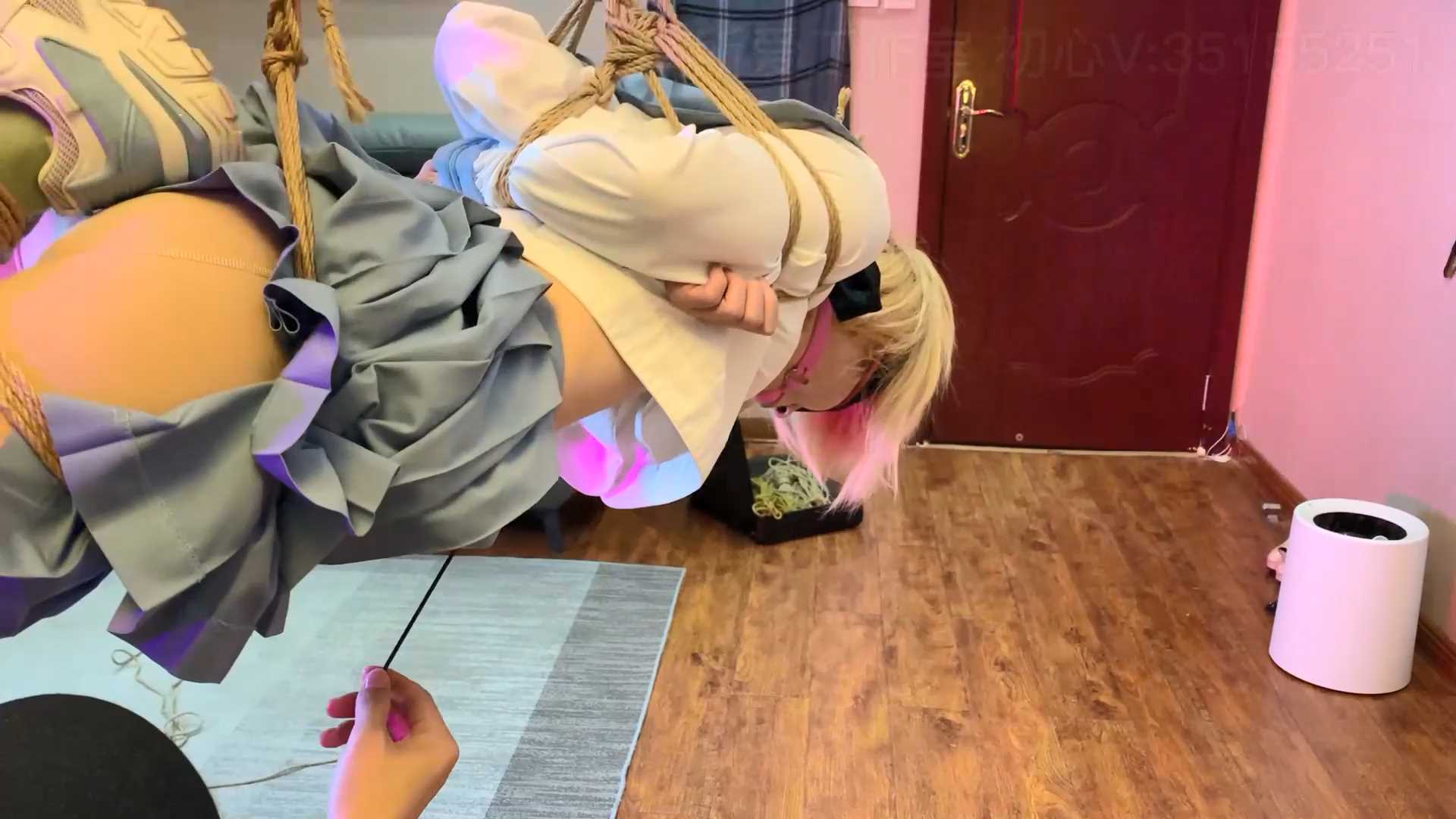 YS003 喵喵JK装空中悬吊半个小时.mp4_snapshot_26.06_[2025.02.14_10.44.07].jpg