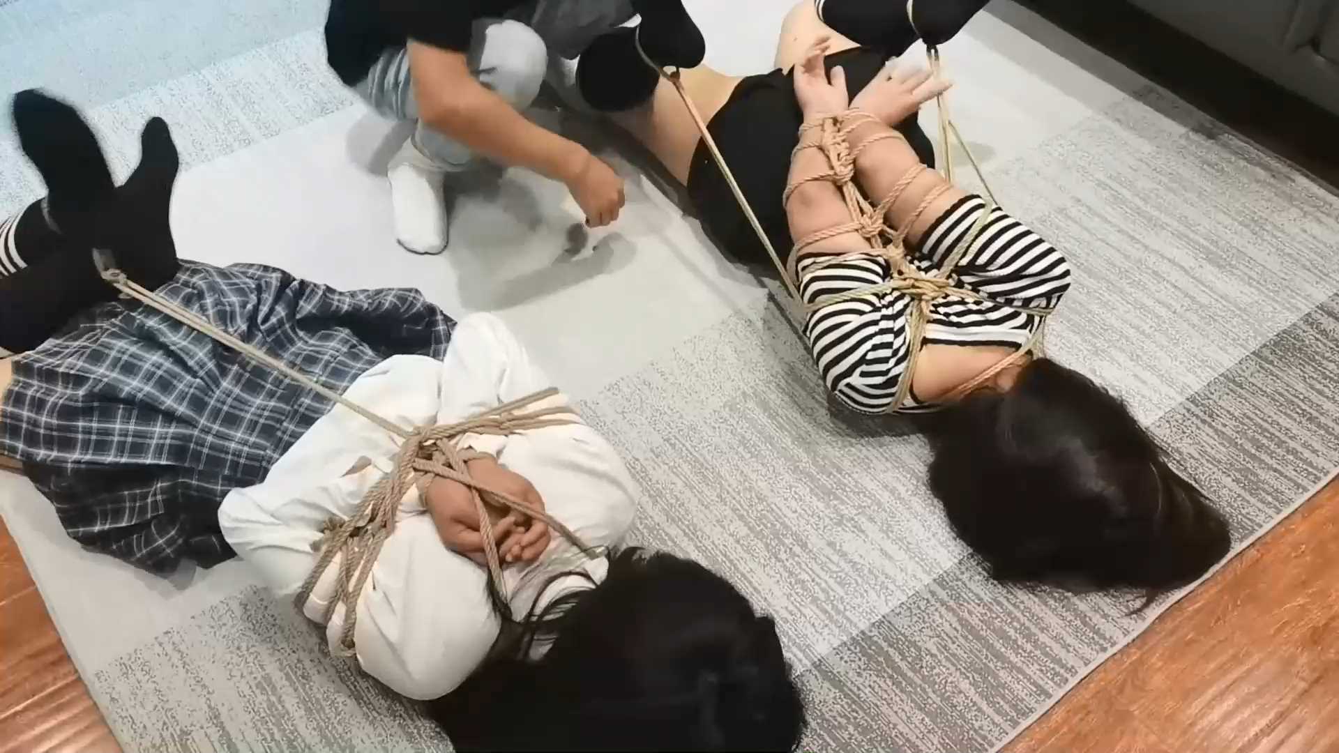 YS005 不听话的惩罚，不听话就绑起来.mp4_snapshot_10.10_[2025.02.14_10.44.28].jpg