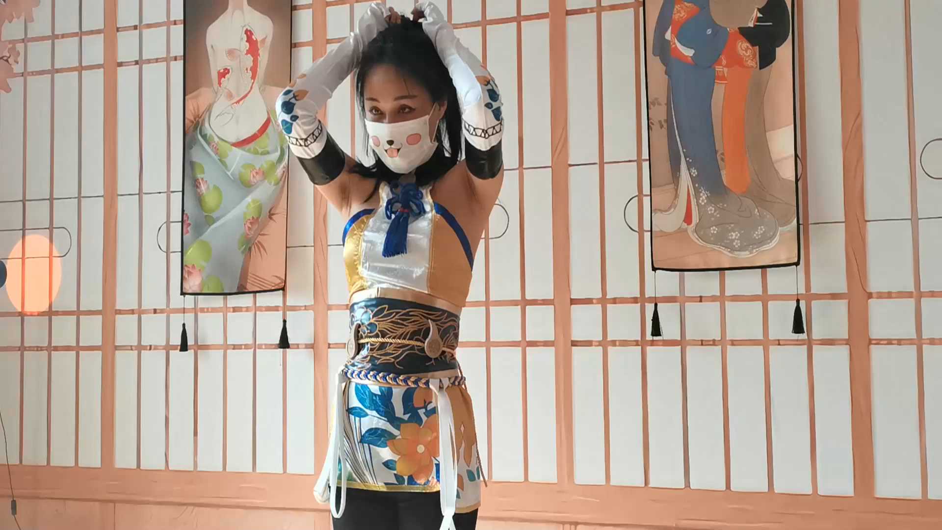 YS015 笑笑游戏装角色单腿悬吊挠痒.mp4_snapshot_00.00_[2025.02.14_10.46.14].jpg