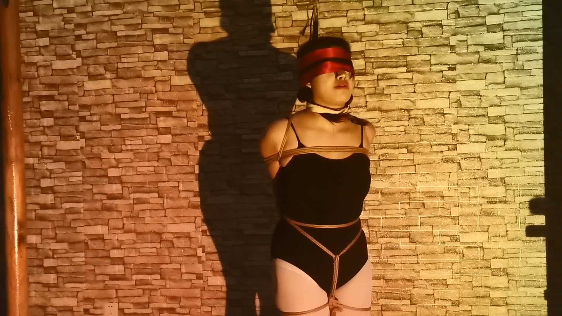 YS018 研究生女孩体验讨论捆绑.mp4_snapshot_32.53_[2025.02.14_10.46.55].jpg