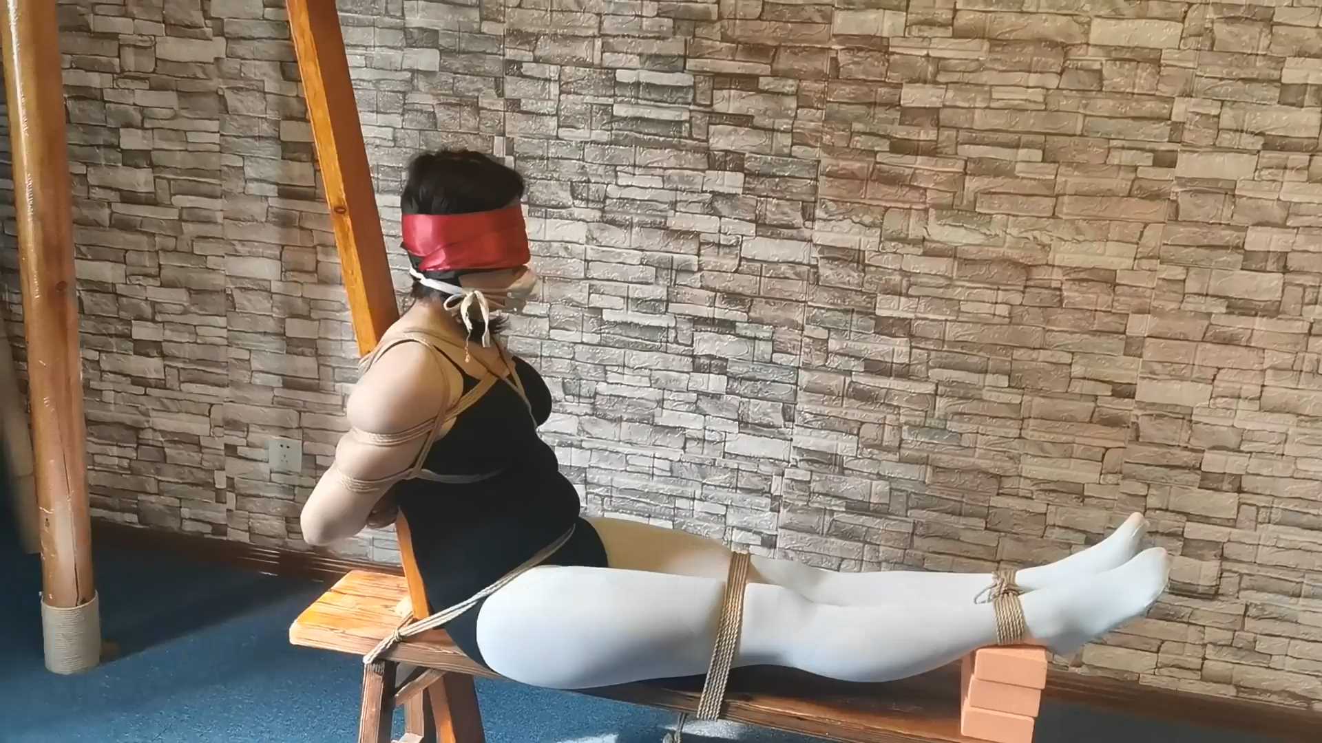 YS018 研究生女孩体验讨论捆绑.mp4_snapshot_17.21_[2025.02.14_10.46.53].jpg