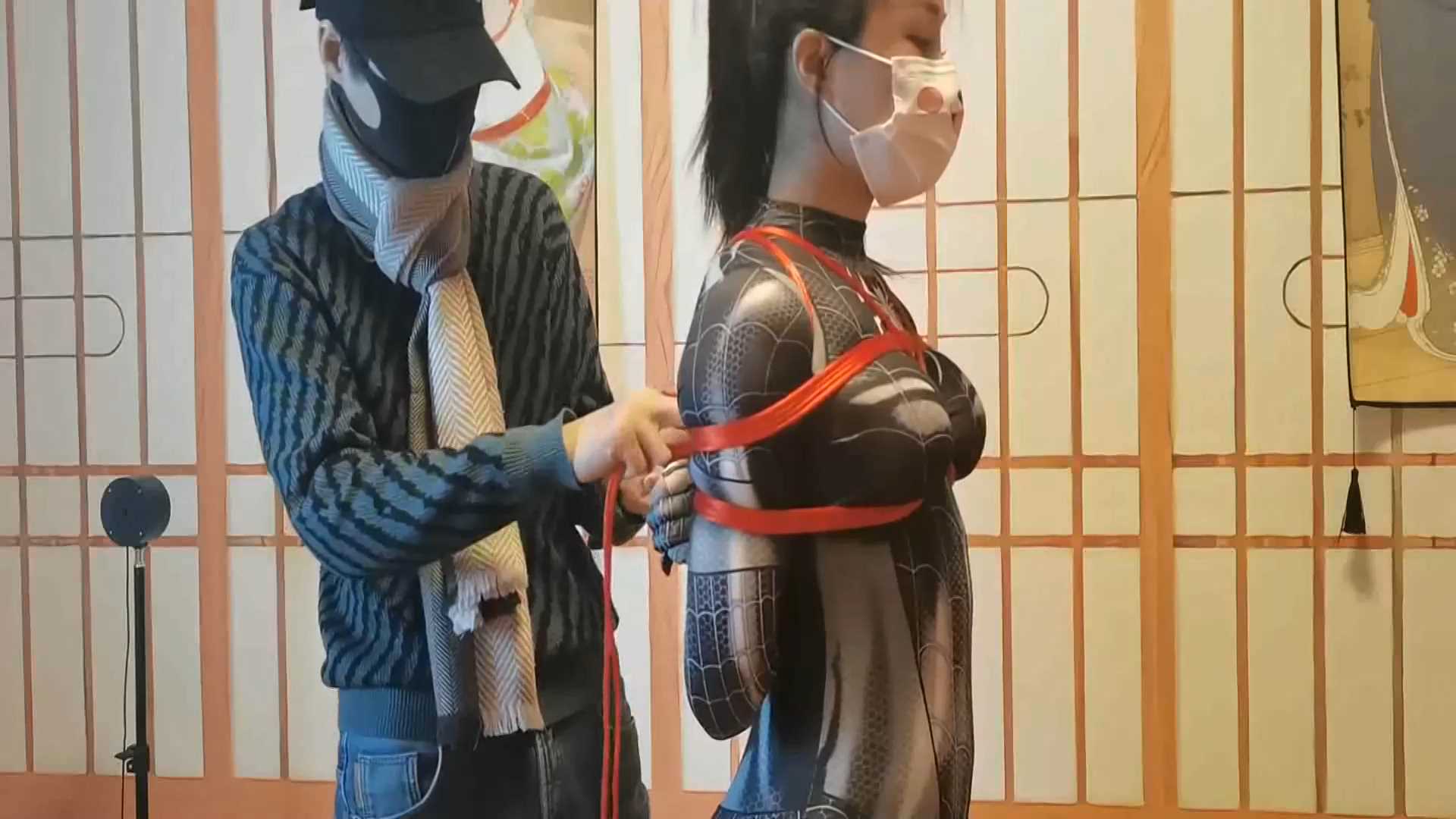 YS020 蜘蛛妹被吊起来抽鞭子，打耳光放置.mp4_snapshot_04.09_[2025.02.14_10.47.09].jpg