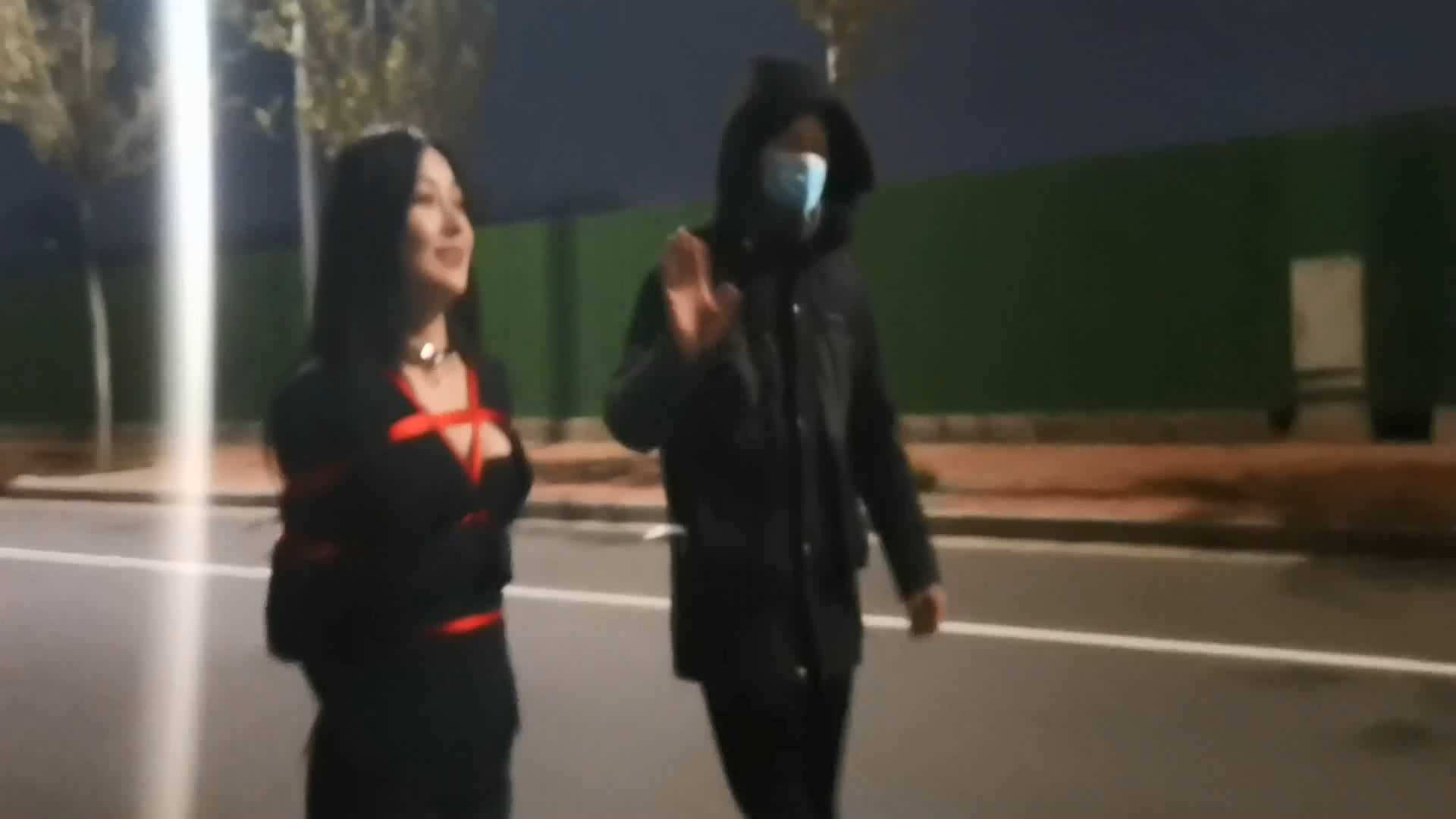 YS026 看见公交站美女随地丢垃圾 果断绑起来.mp4_snapshot_15.41_[2025.02.14_10.48.26].jpg