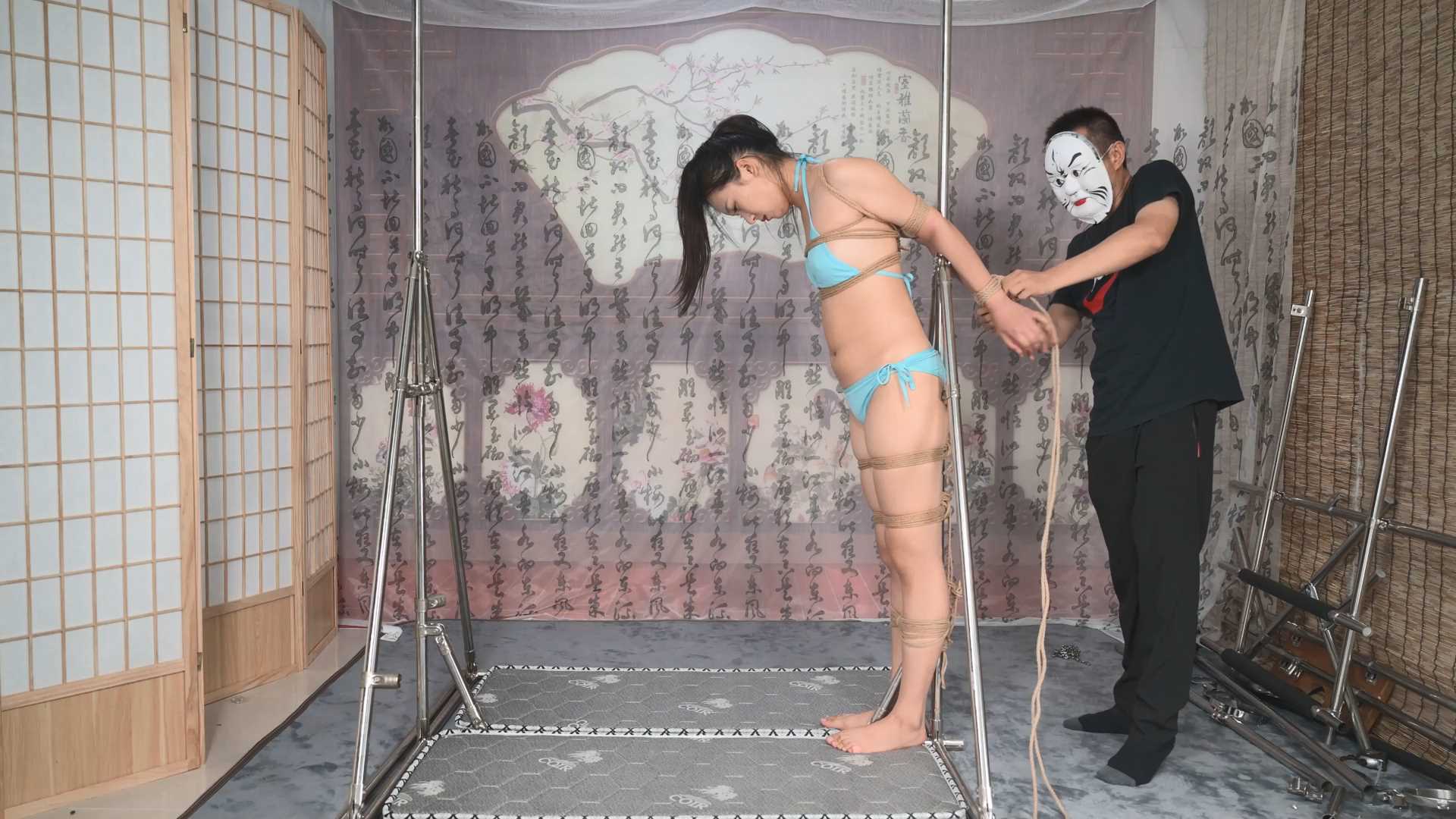SLZZ019 高挑美女铁架麻绳直臂紧缚TK.mp4_snapshot_16.40_[2025.02.14_11.39.40].jpg