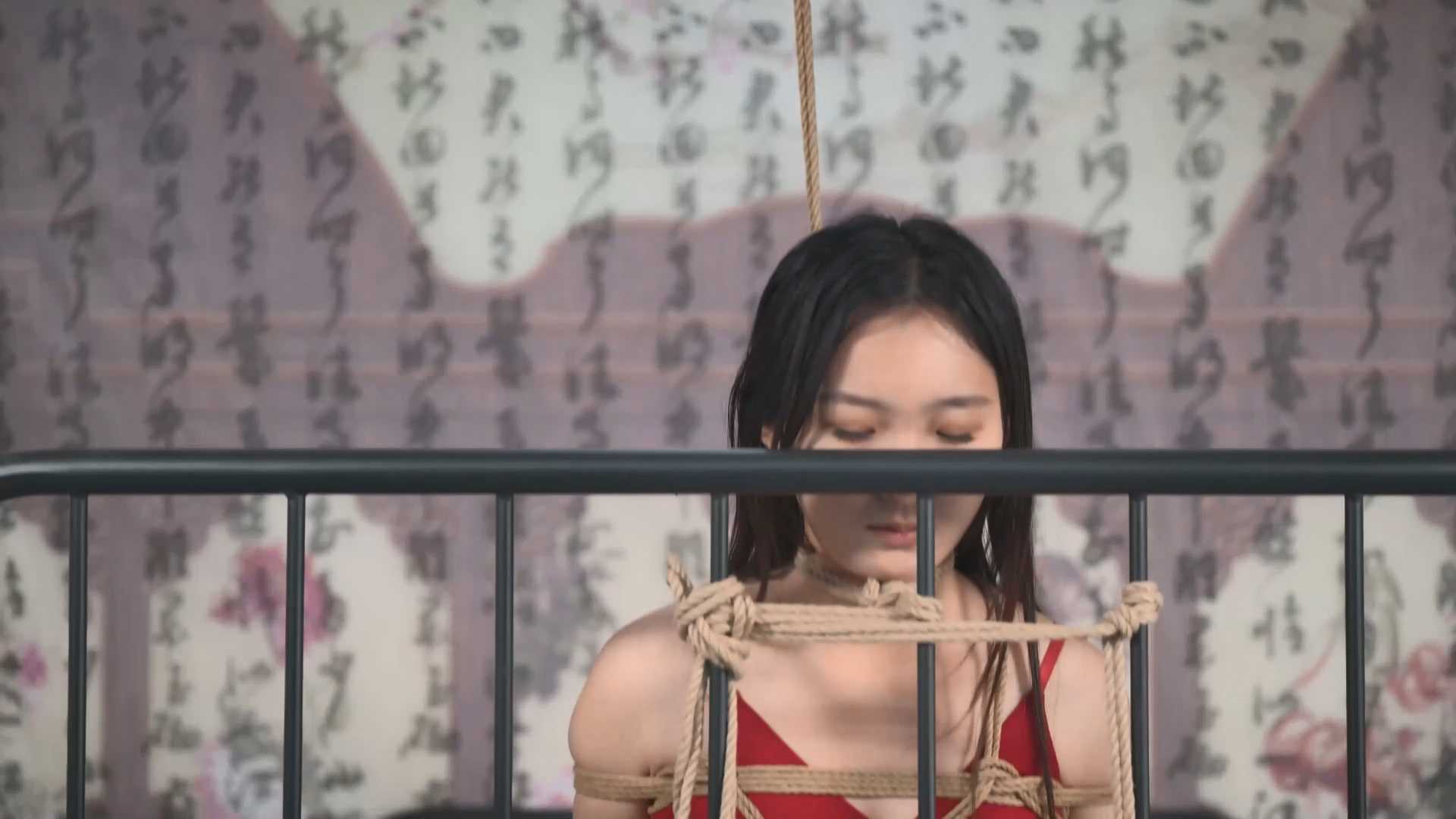 SLZZ045 铁床上的装饰.mp4_snapshot_00.01_[2025.02.14_11.45.19].jpg