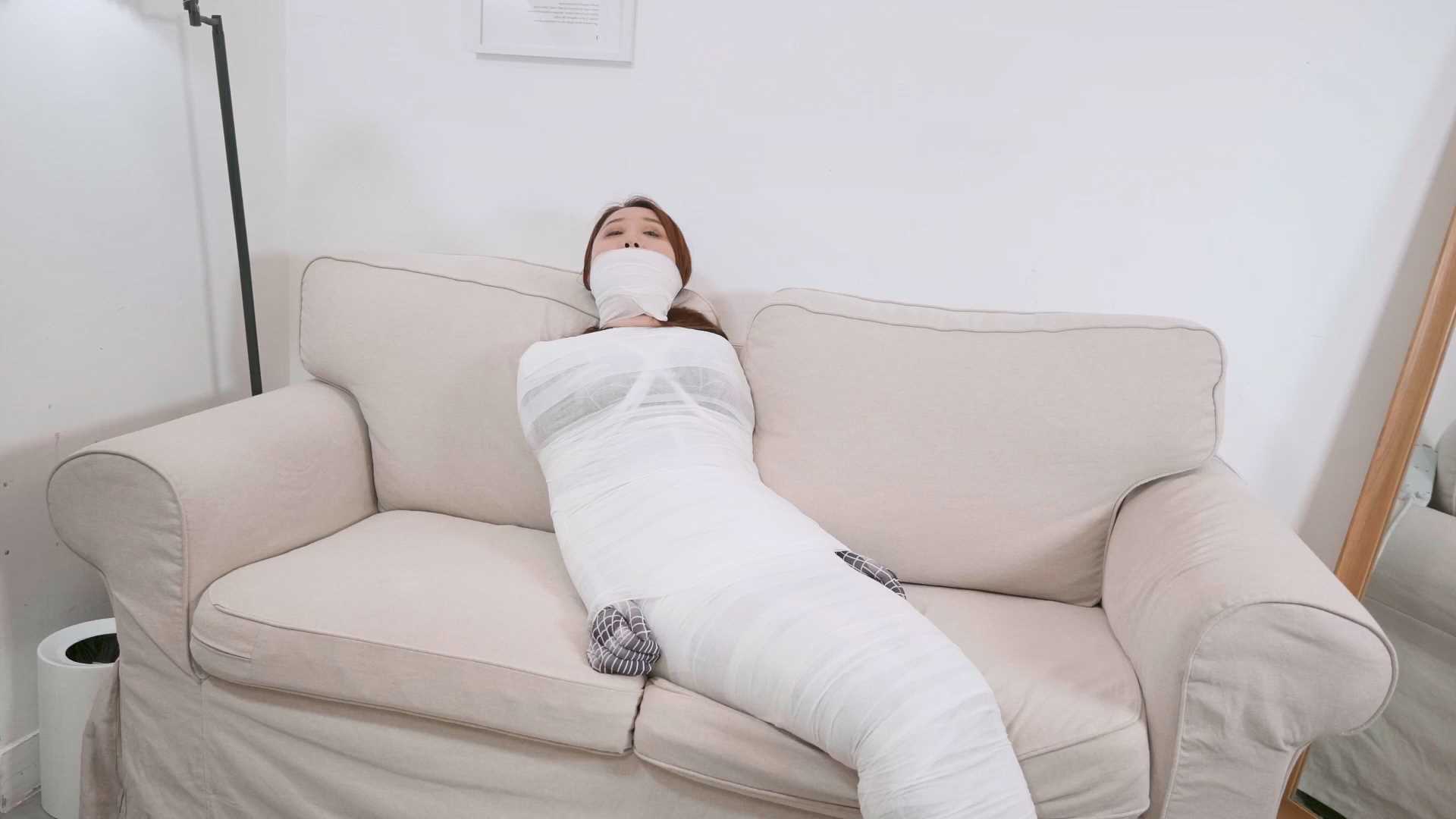 4KYX004 迟来的网红女蜘蛛侠，吐丝把自己包起来.mp4_snapshot_18.39_[2025.02.14_12.05.22].jpg
